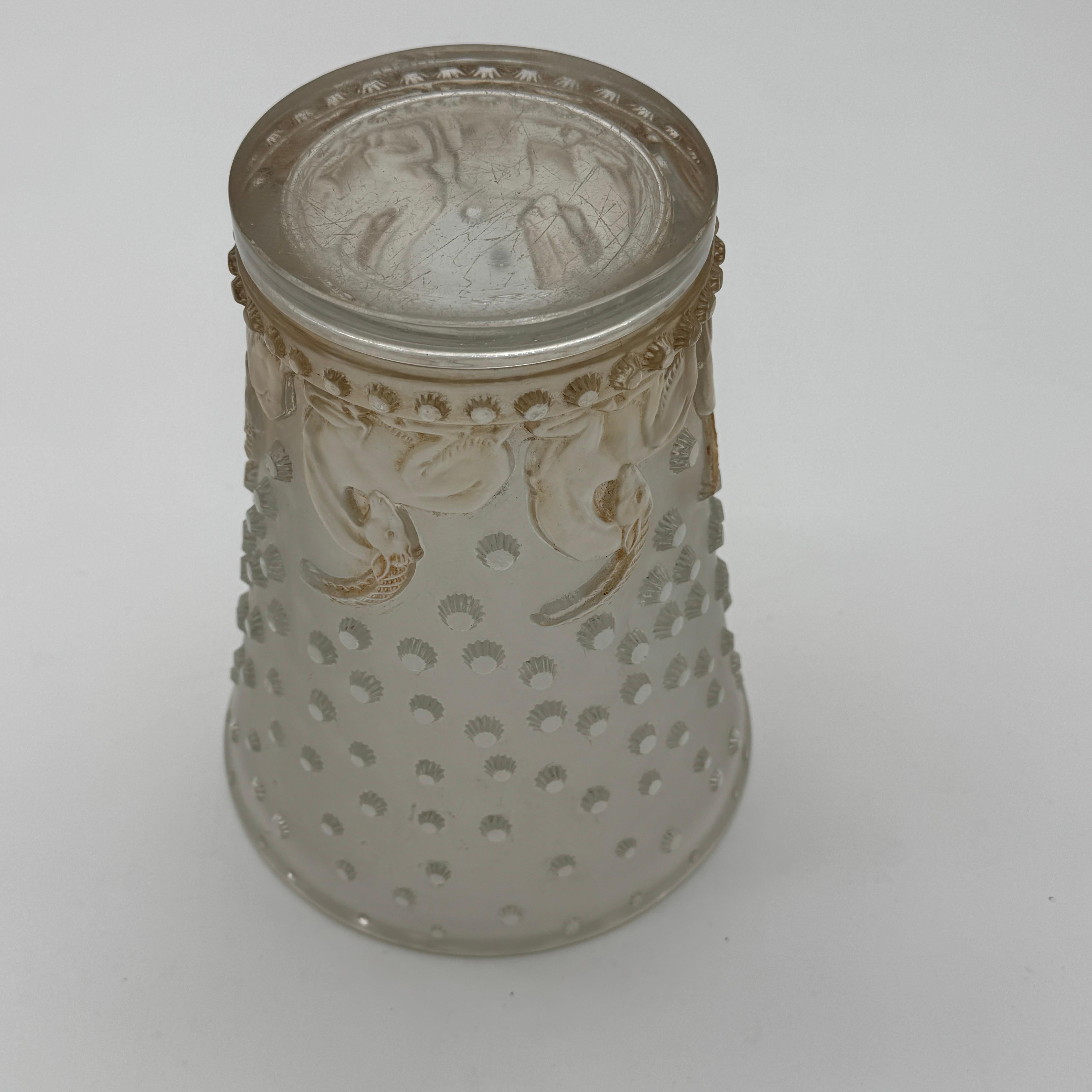 Milieu du XXe siècle Vase en verre R.Lalique Art Déco Ajaccio en vente
