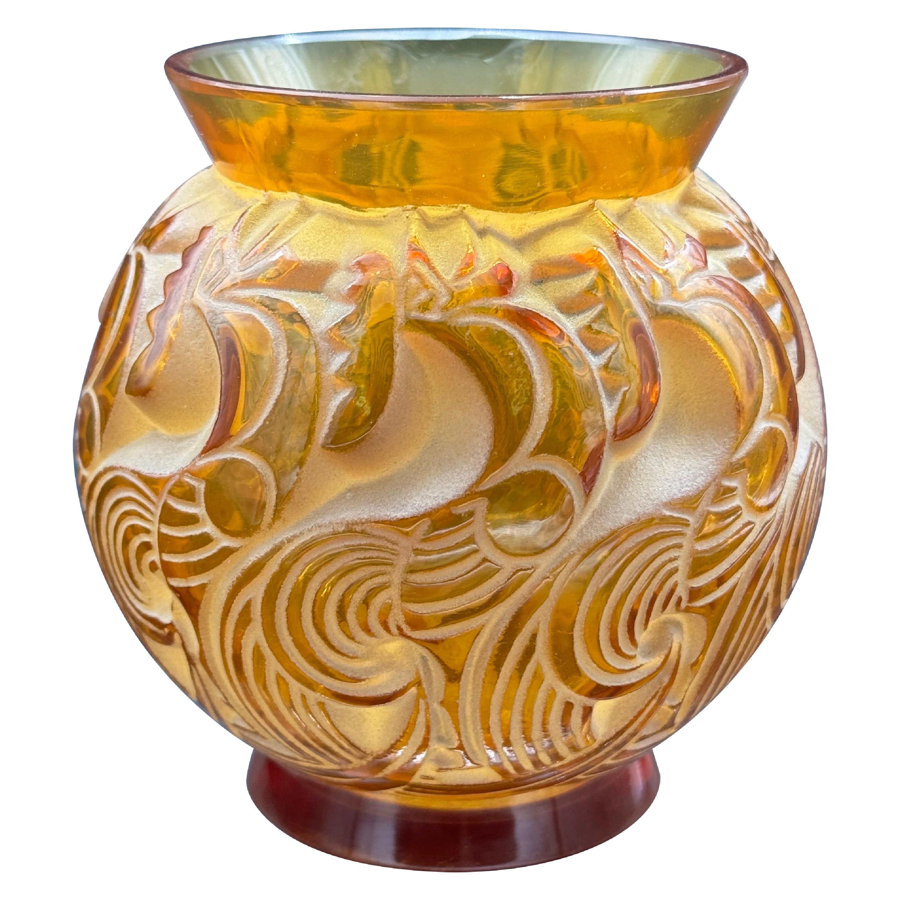A R.Lalique Art Déco Bresse vase in Amber Glass. in vendita