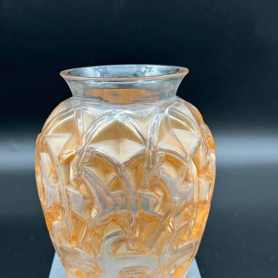 A R.Lalique  Art Deco Chamois Vase in Glass In Excellent Condition In SAINT-OUEN-SUR-SEINE, FR