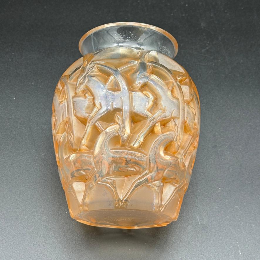A R.Lalique  Art Deco Chamois Vase in Glass 2