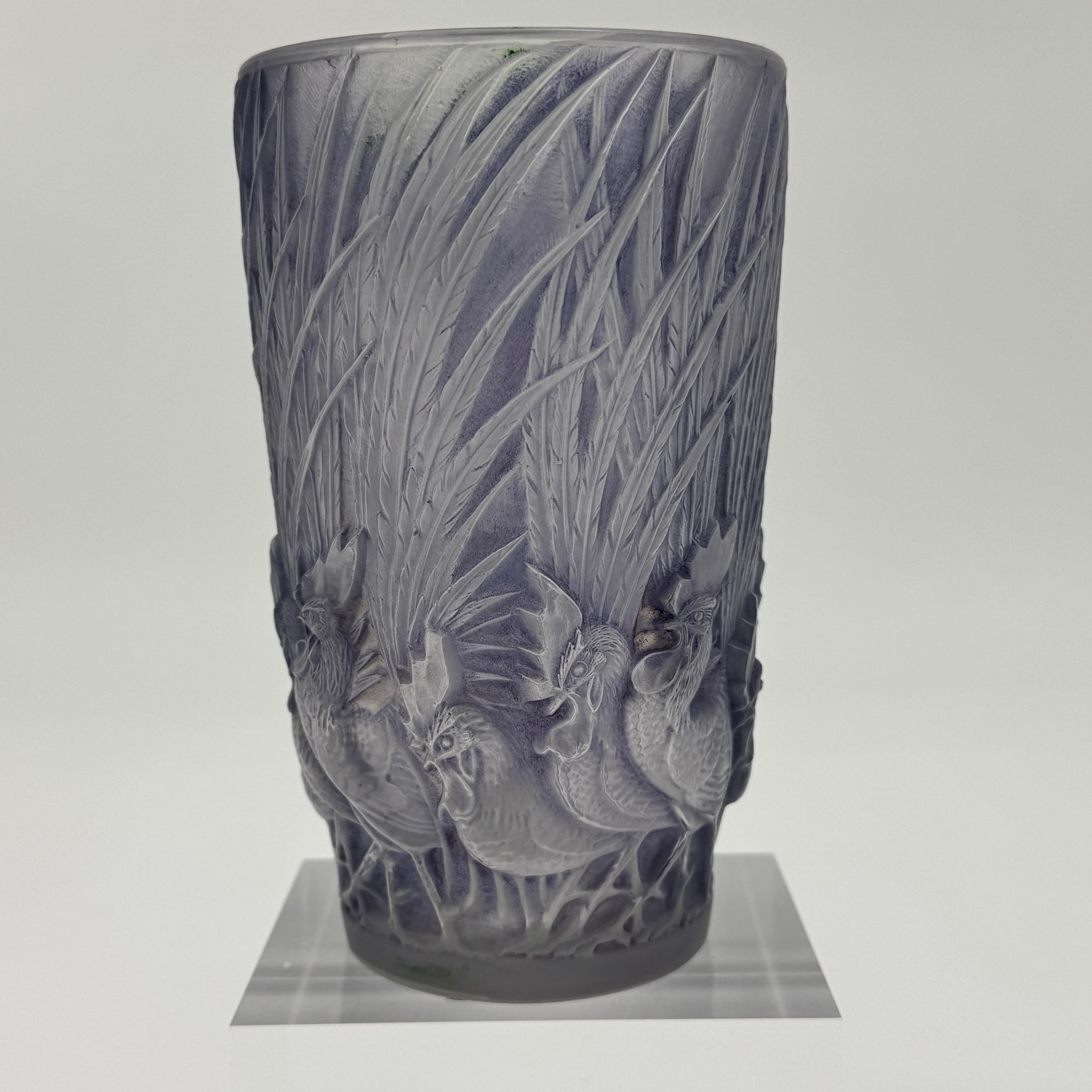 Early 20th Century A R.Lalique Art Déco Coqs and Plumes Glass Vase For Sale