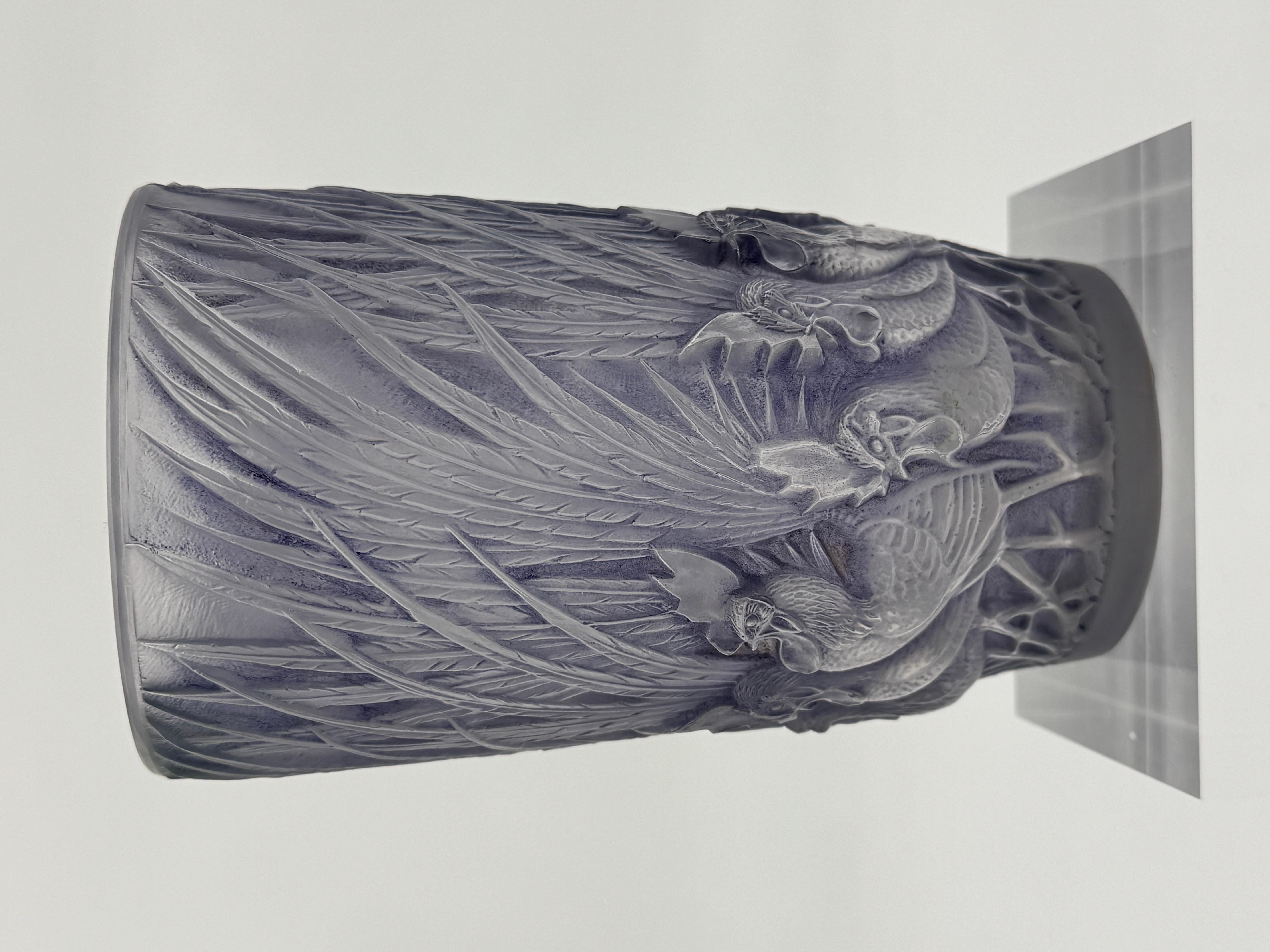 A R.Lalique Art Déco Coqs and Plumes Glass Vase For Sale 1