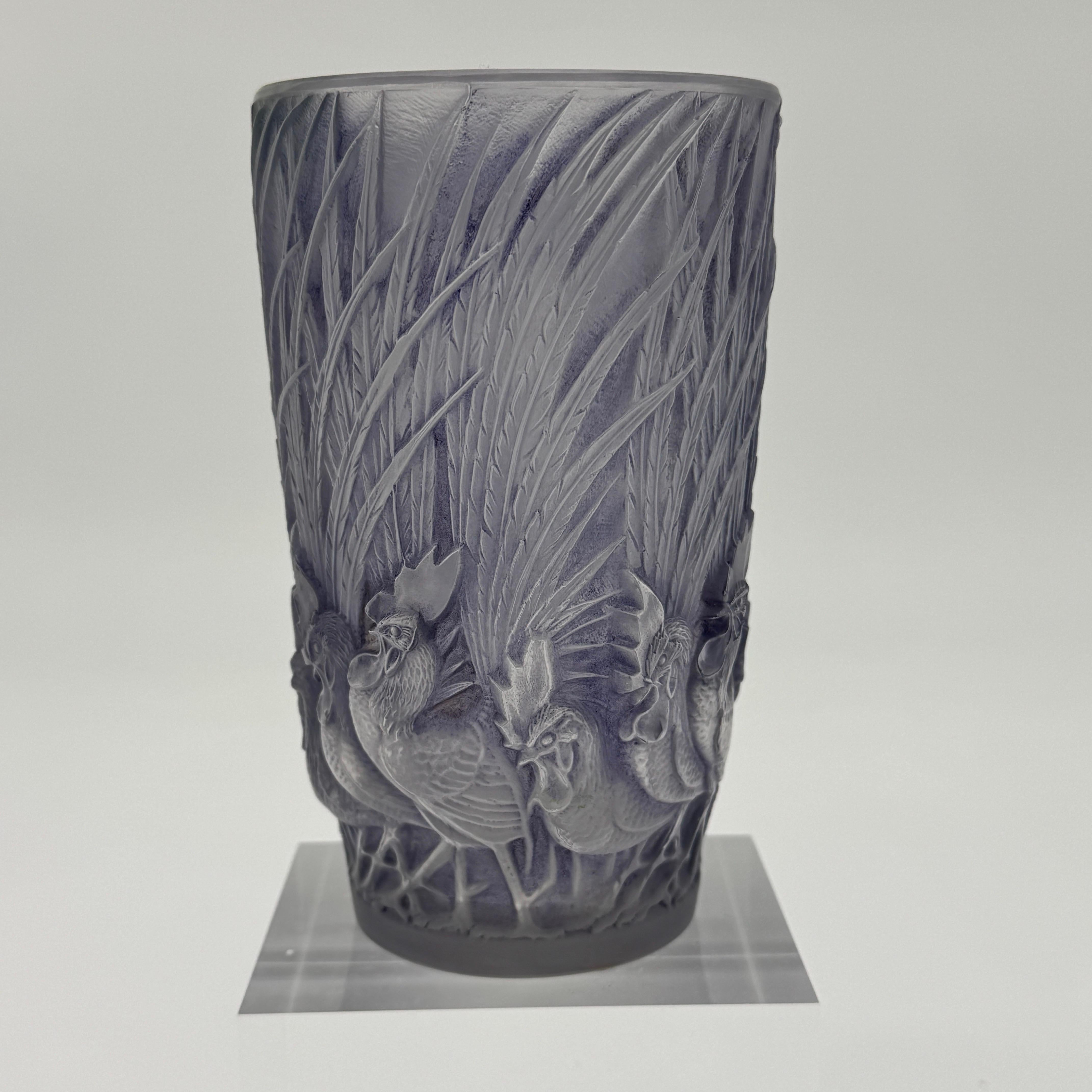 A R.Lalique Art Déco Coqs and Plumes Glass Vase For Sale 2