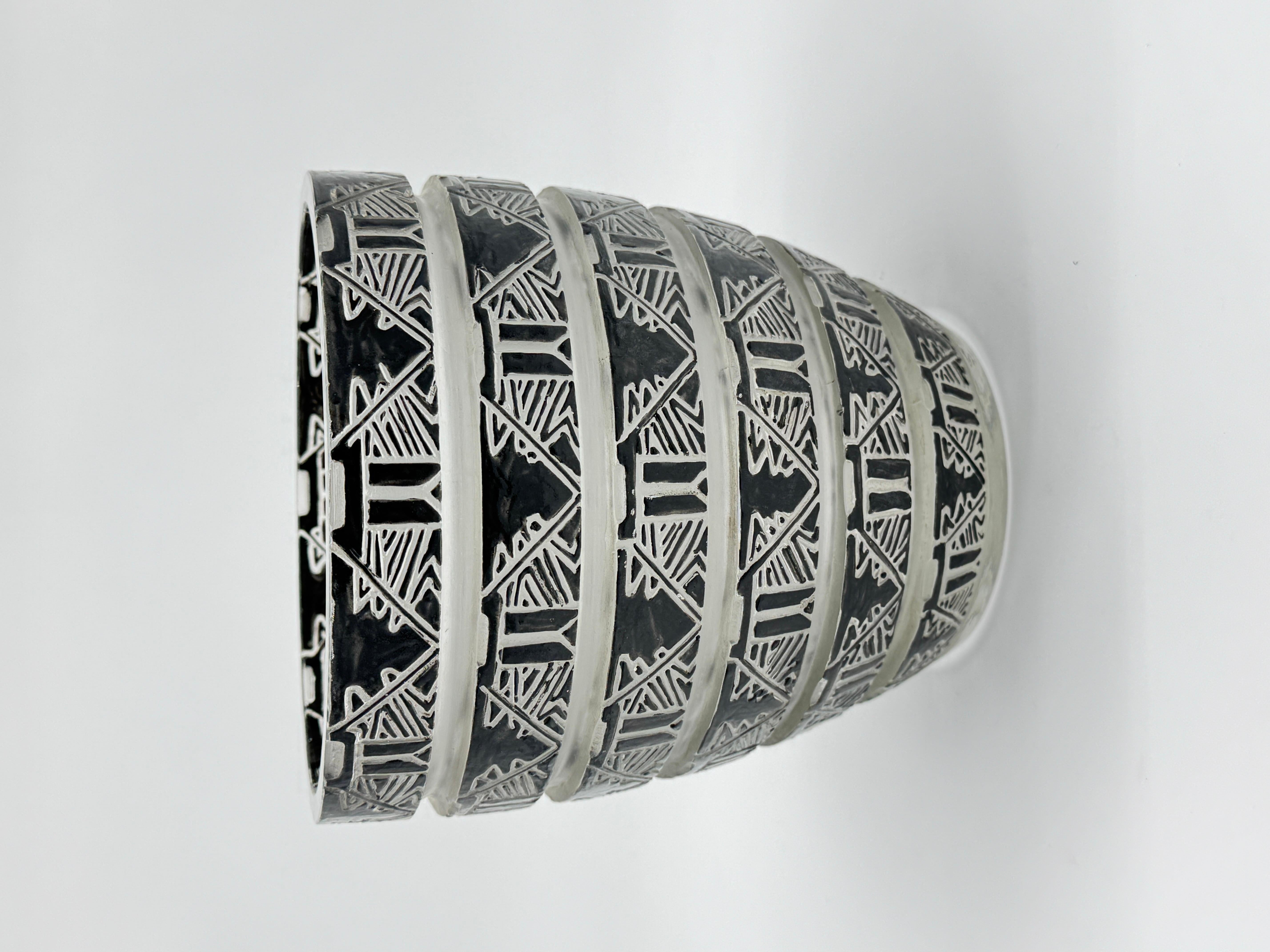 A R.Lalique Art Déco   Enameled Lagarmar Vase. For Sale 5