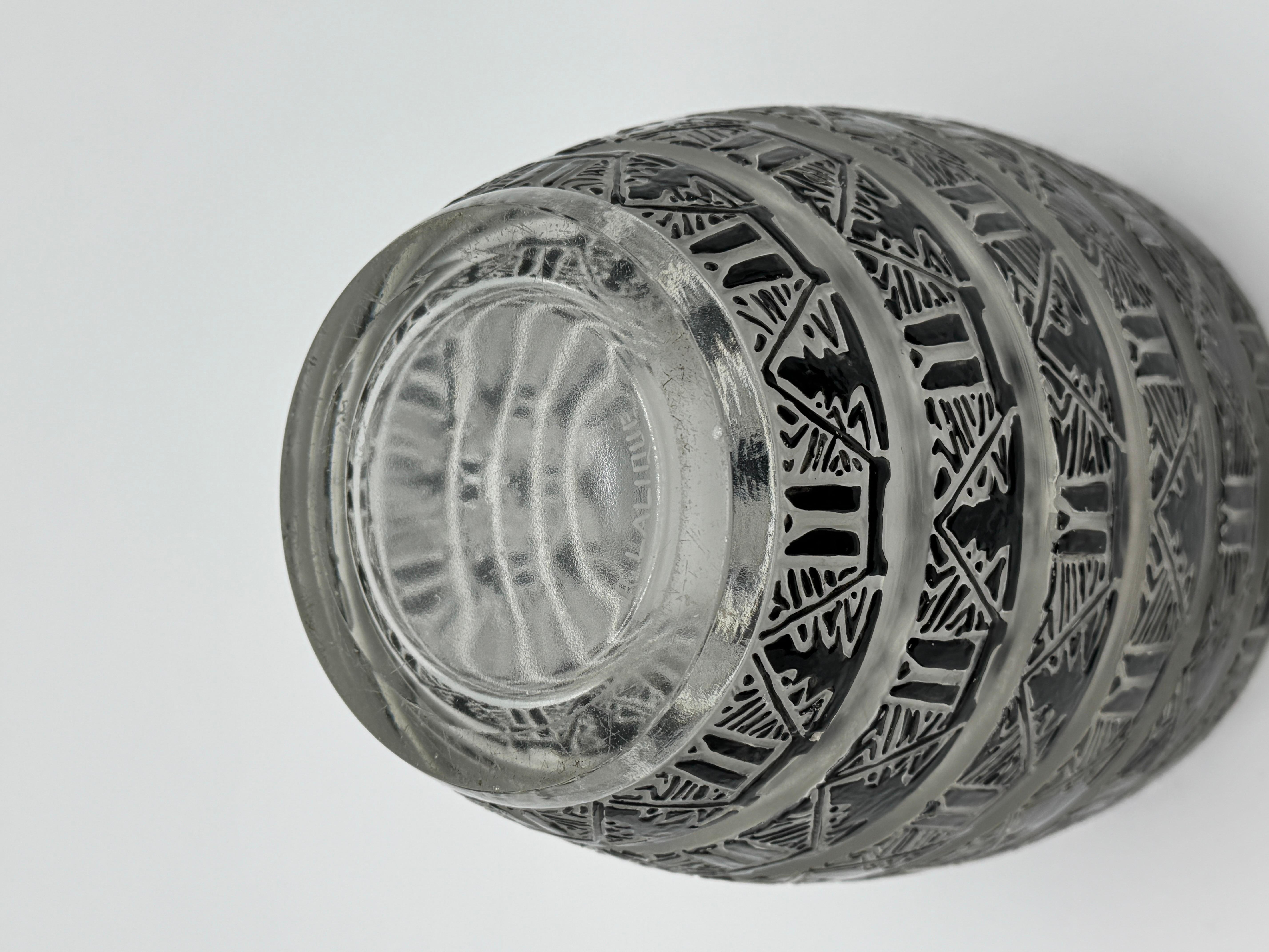 A R.Lalique Art Déco   Enameled Lagarmar Vase. For Sale 1