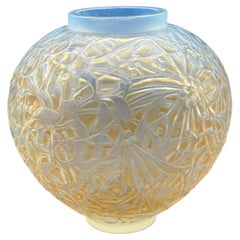 Un bicchiere “Gui” Art Déco di R. Lalique in vetro opalescente