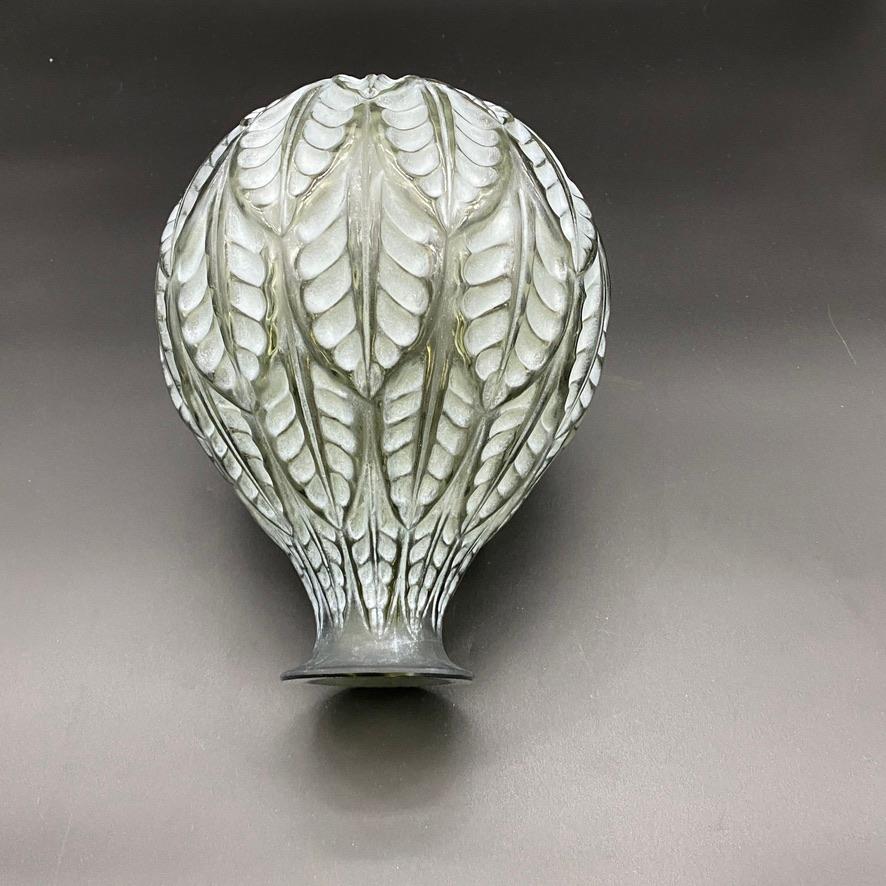 A R.Lalique Art Deco  Malesherbes vase in grey Glass 2