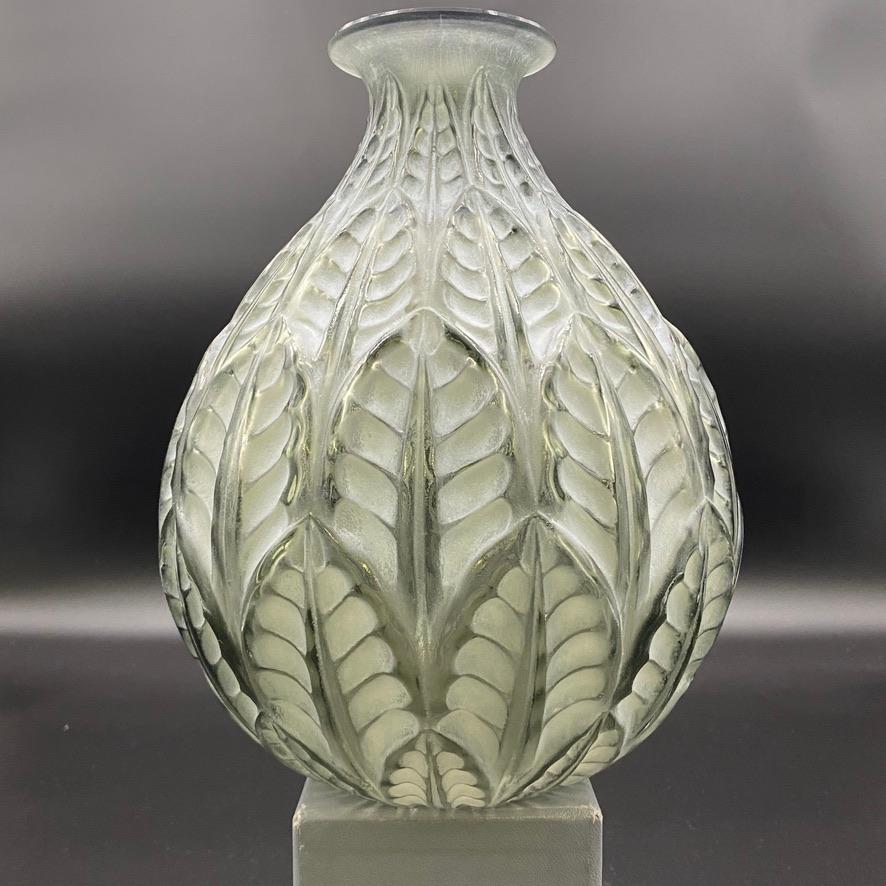 A R.Lalique Art Deco  Malesherbes vase in grey Glass 3