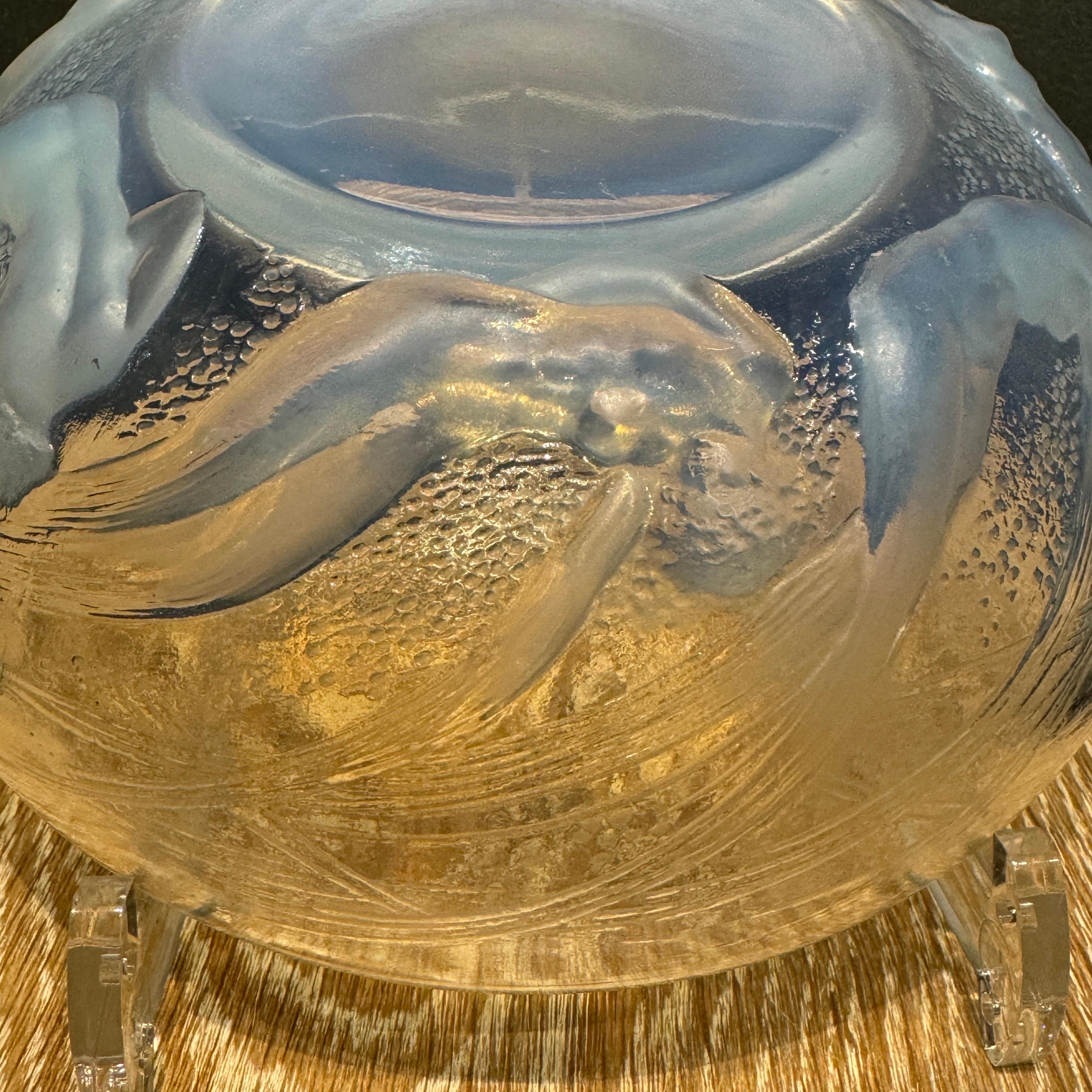 Una ciotola a forma di sirena in vetro opalescente di R.Lalique Art Deco In condizioni ottime in vendita a SAINT-OUEN-SUR-SEINE, FR