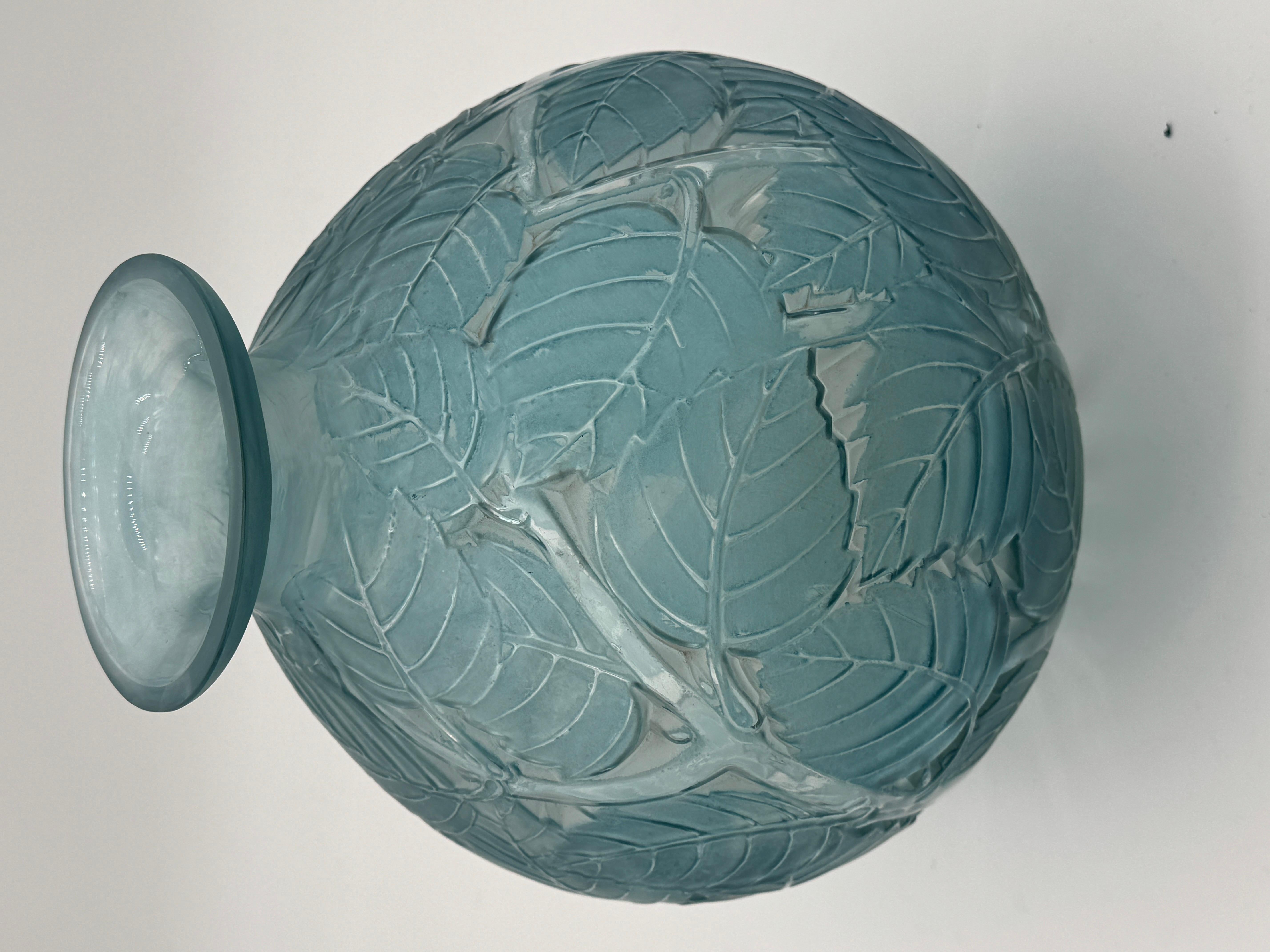 Francese Un vaso in vetro Art Déco Milano di R.Lalique in vendita