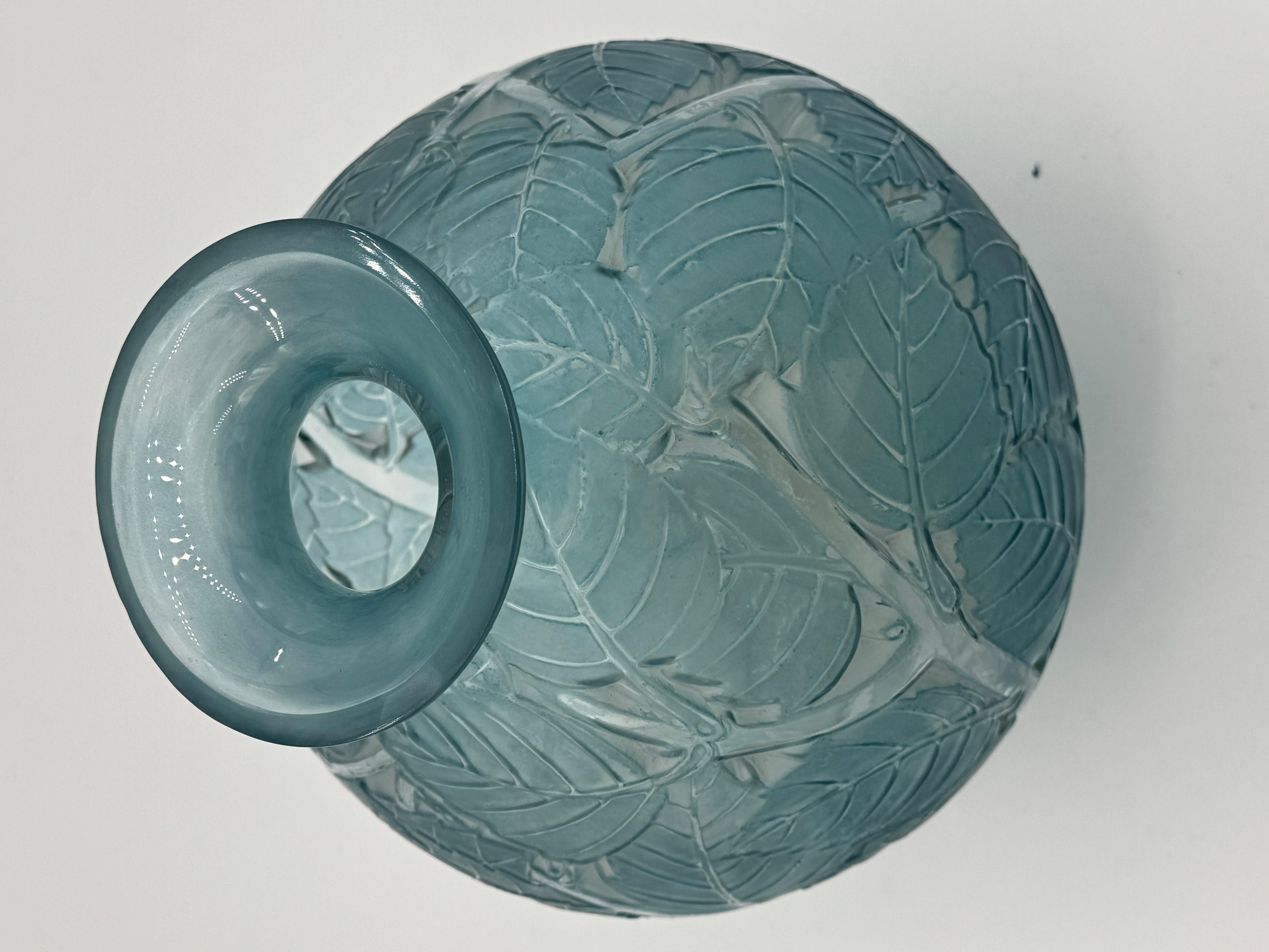 Stampato Un vaso in vetro Art Déco Milano di R.Lalique in vendita
