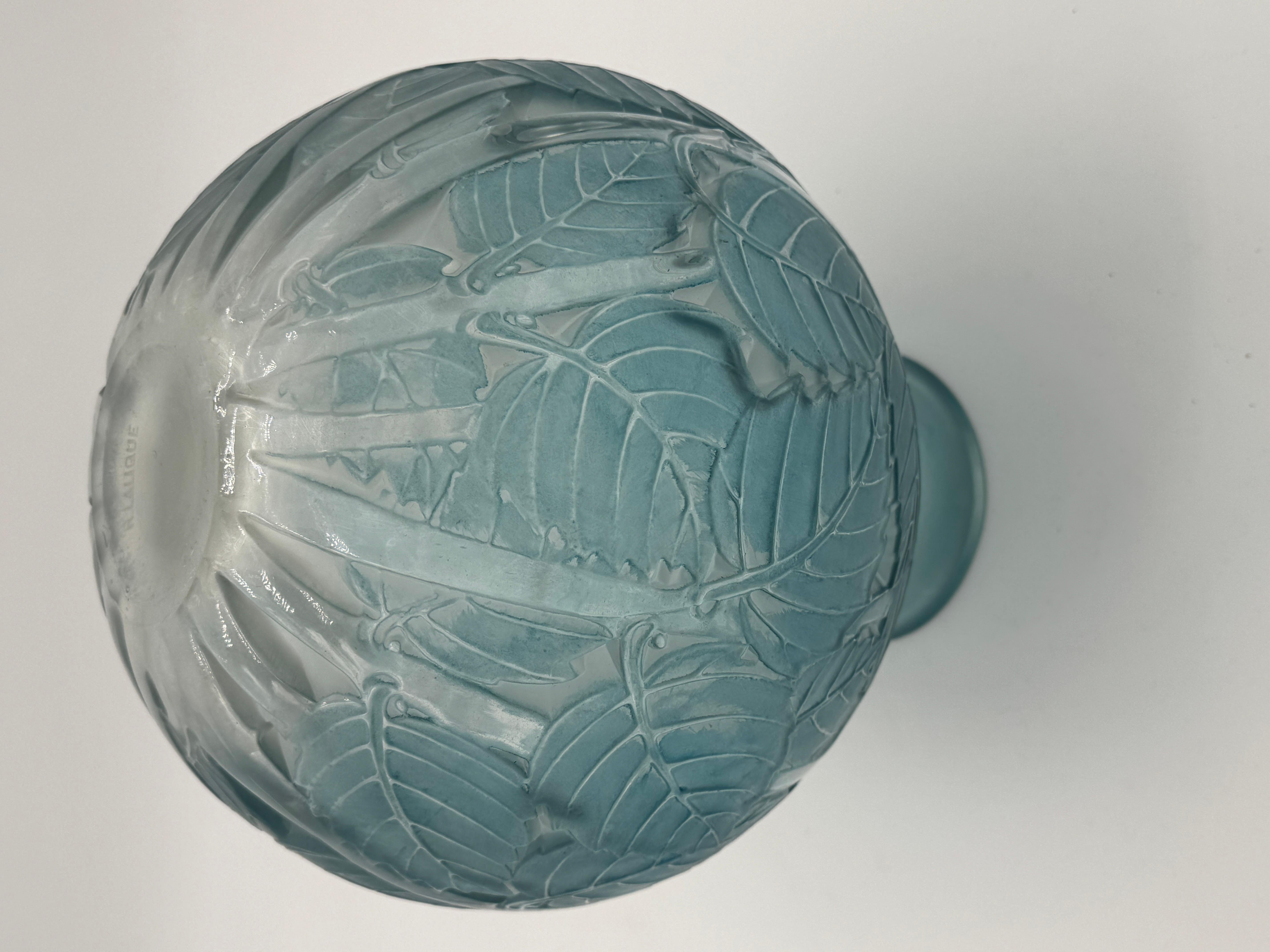 Vetro Un vaso in vetro Art Déco Milano di R.Lalique in vendita