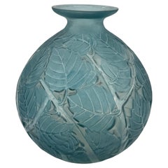 A R.Lalique Art Déco Milan Glass vase