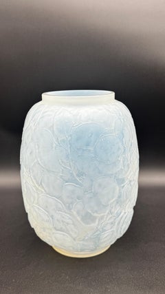 Un vaso “Monnaie du Pape” in stile Art Déco di R. Lalique