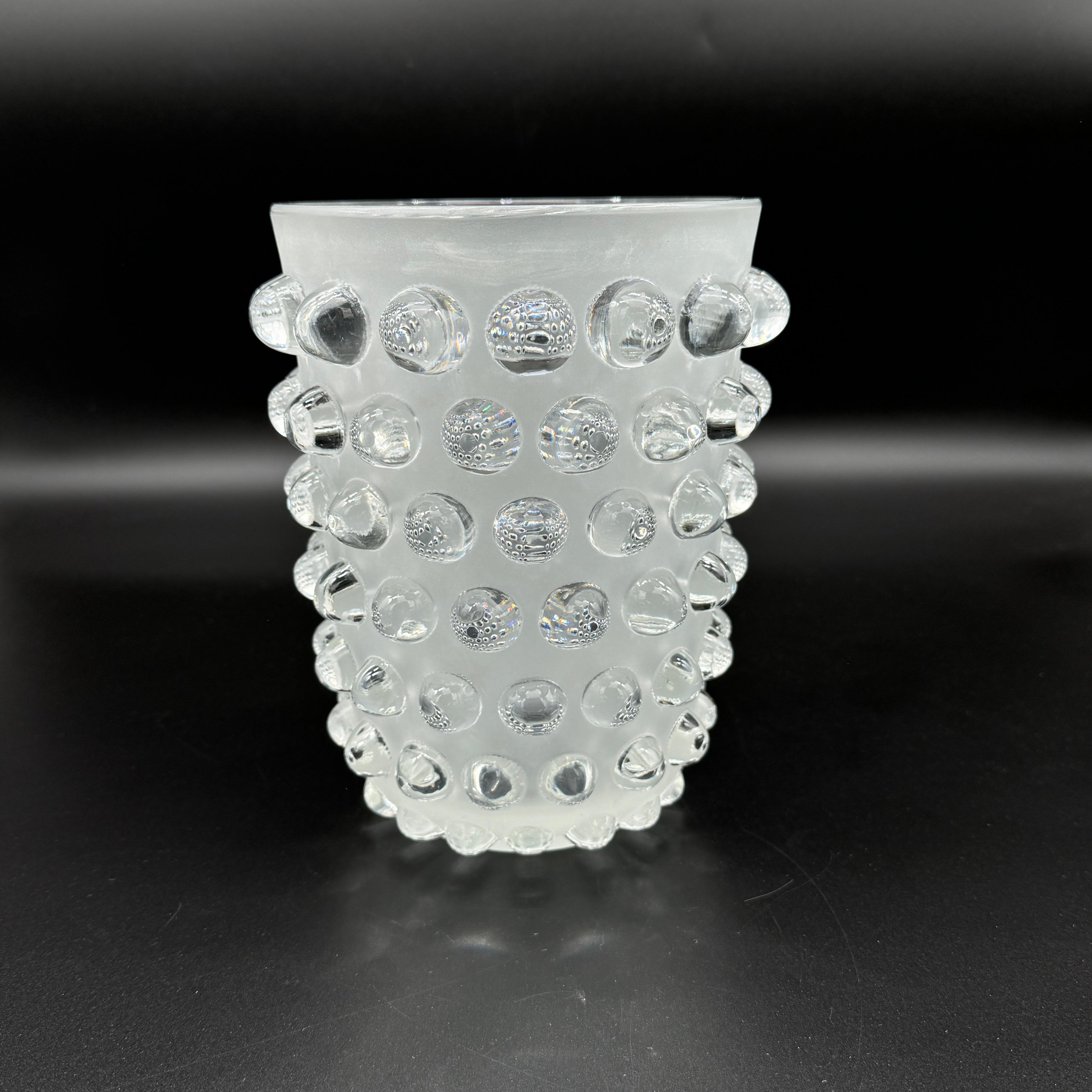 A R.Lalique Art Deco Mossi Glass Vase In Excellent Condition In SAINT-OUEN-SUR-SEINE, FR
