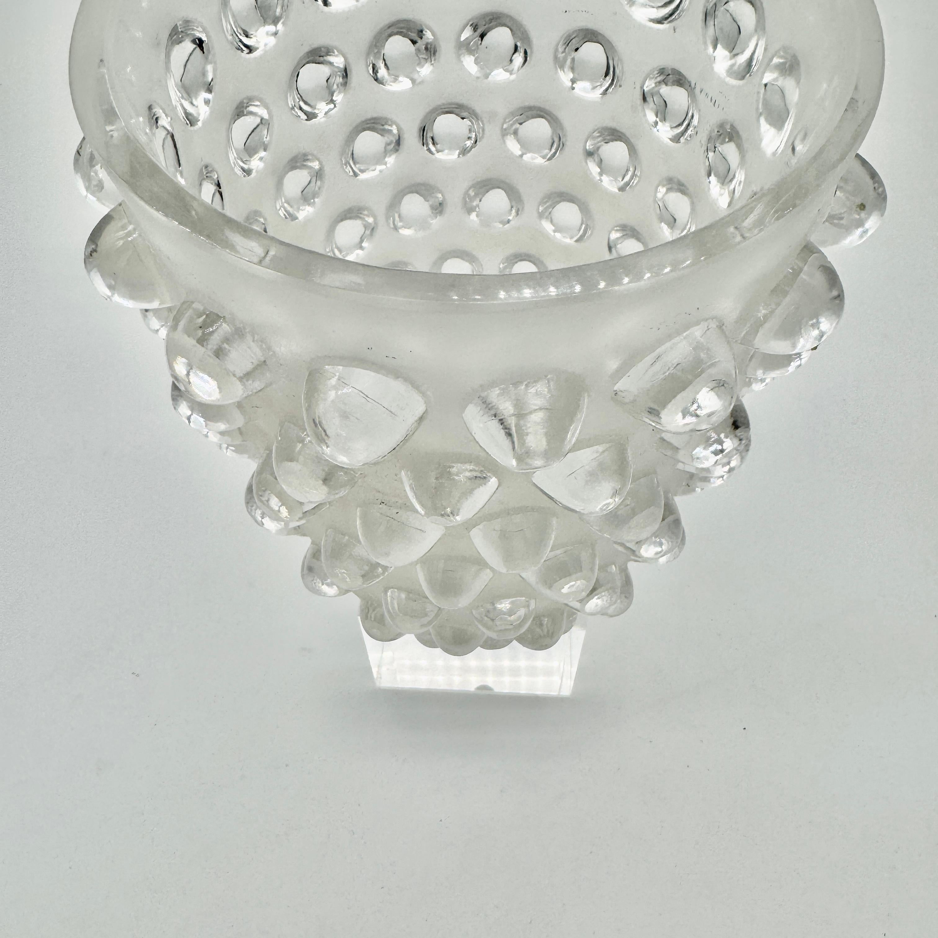 à R.Lalique Vaso Mossi Art Déco in vetro bianco in vendita 4