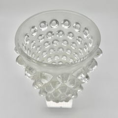 à R.Lalique Art Déco Mossi Vase in White Glass