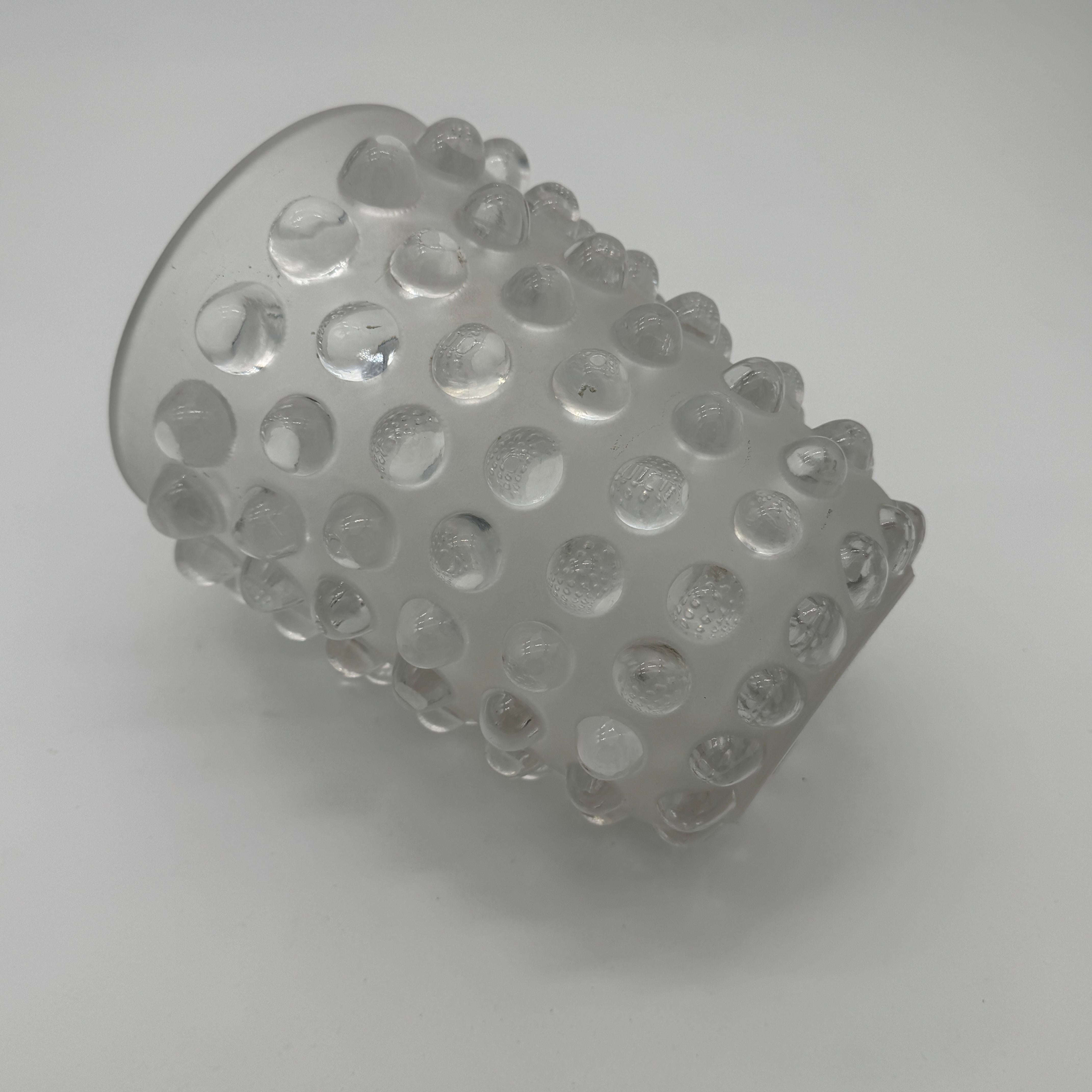 Metà XX secolo à R.Lalique Vaso Mossi Art Déco in vetro bianco in vendita