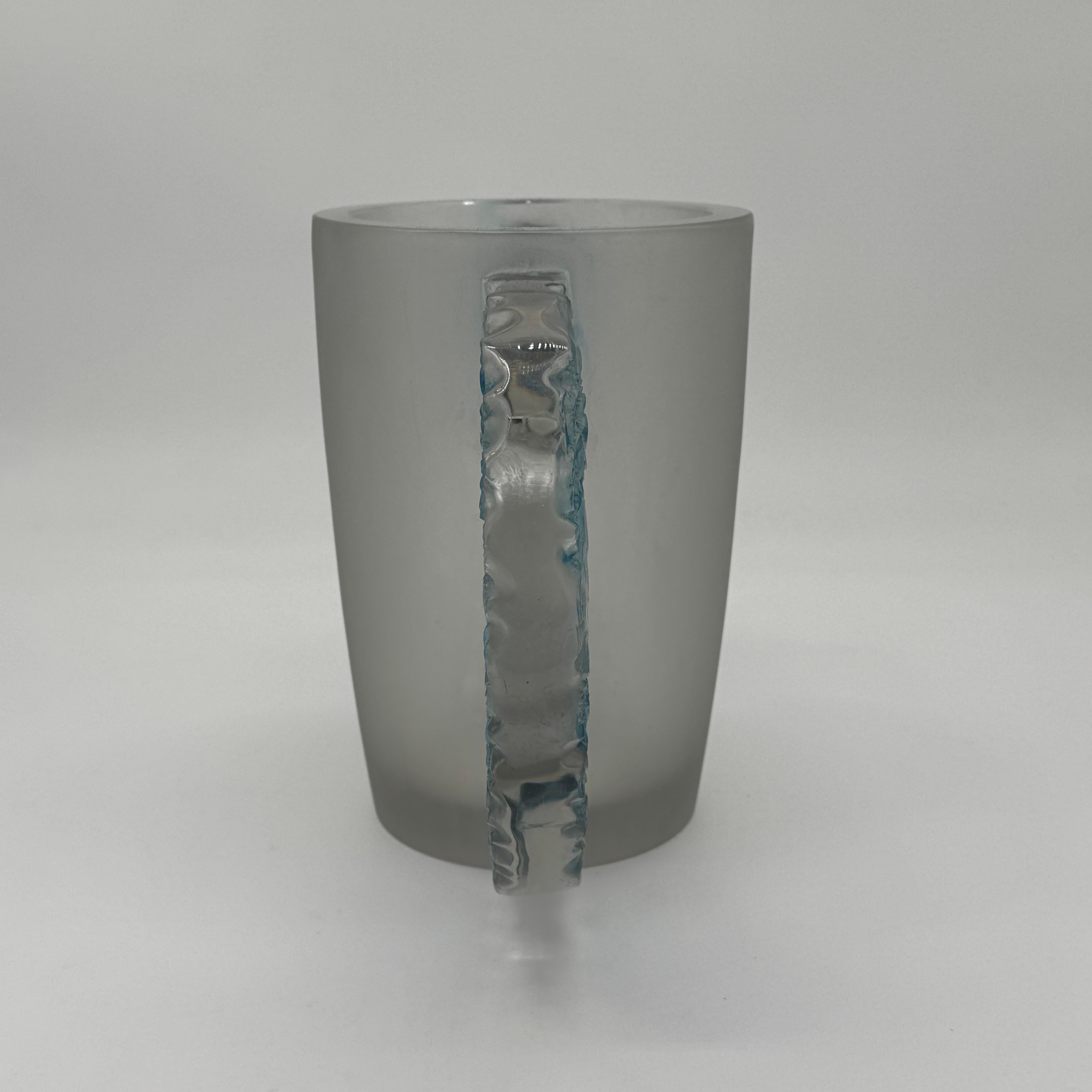A R.Lalique Art Déco Pétrarque Glass Vase In Excellent Condition For Sale In SAINT-OUEN-SUR-SEINE, FR