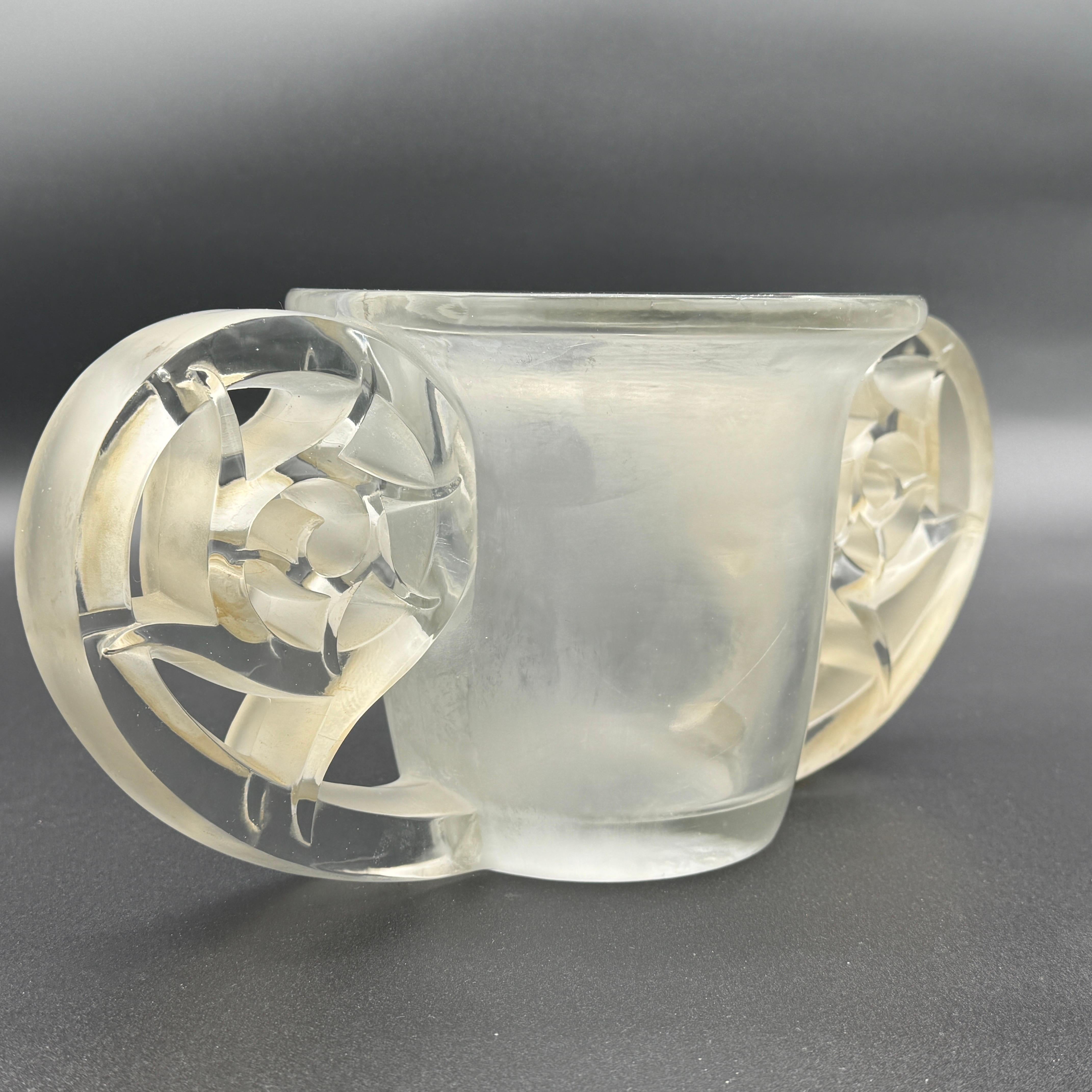 A R.Lalique Art Déco Pierrefonds Glasvase (Art déco) im Angebot