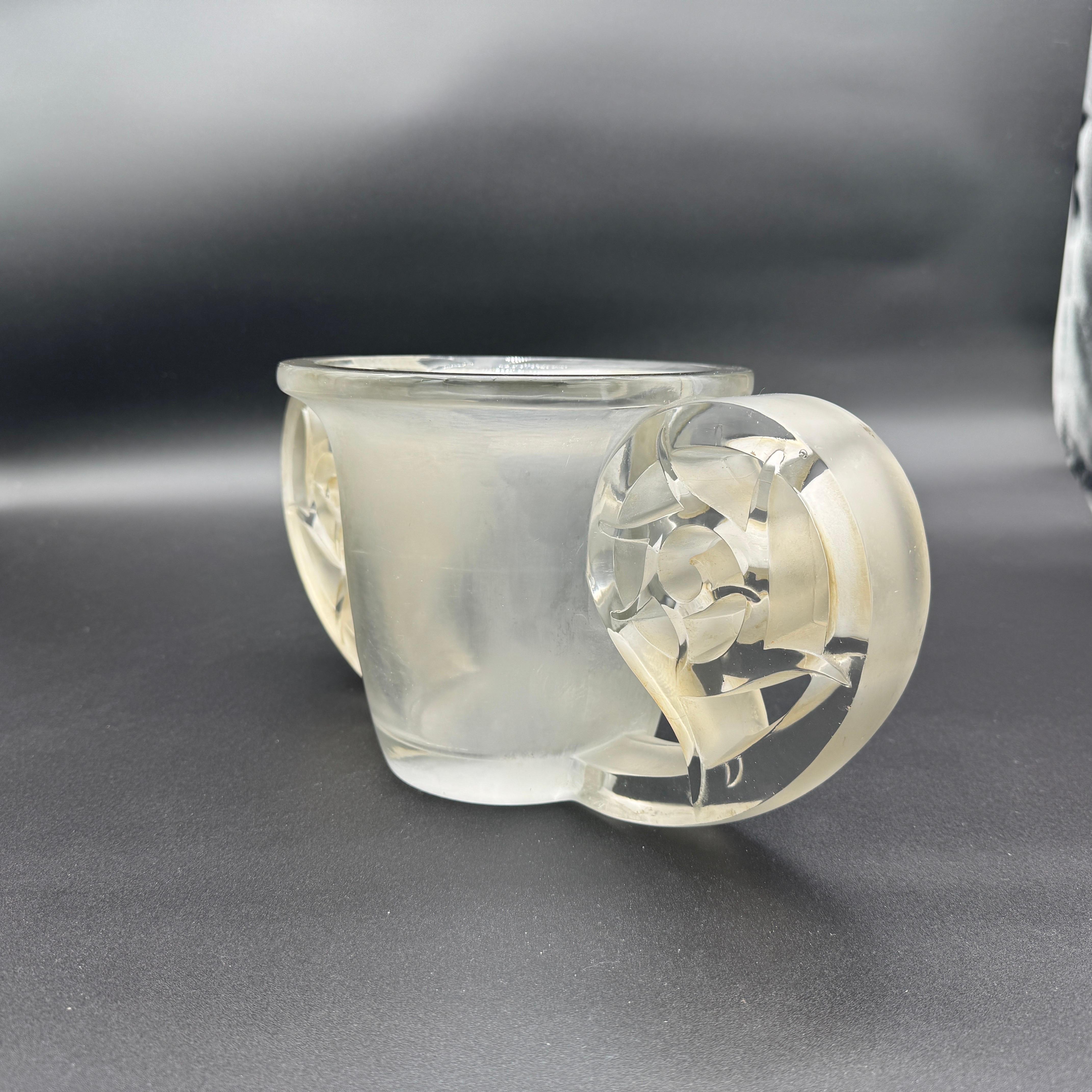 A R.Lalique Art Déco Pierrefonds Glasvase im Zustand „Hervorragend“ im Angebot in SAINT-OUEN-SUR-SEINE, FR