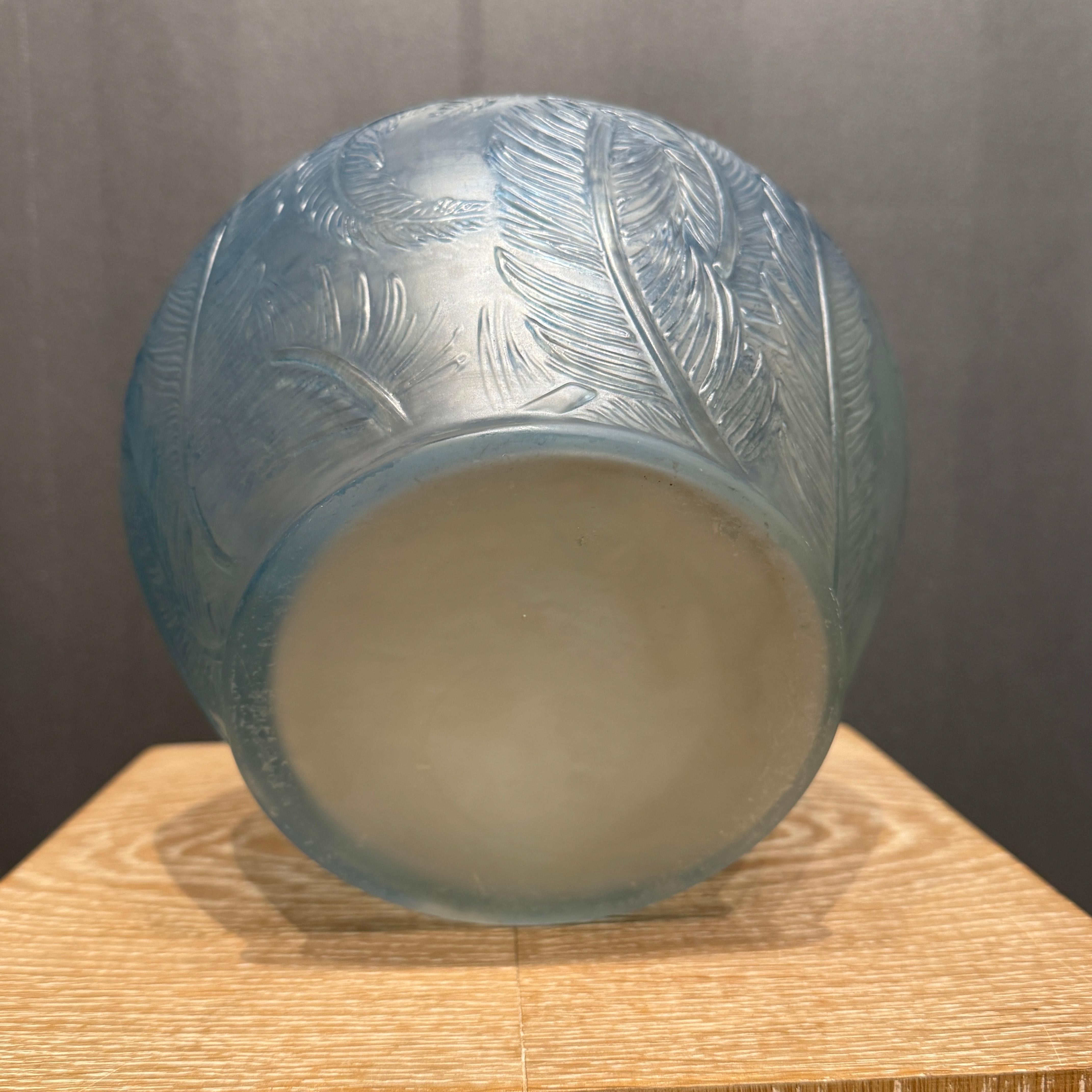 A R.Lalique Art Déco Plumes vase For Sale 2