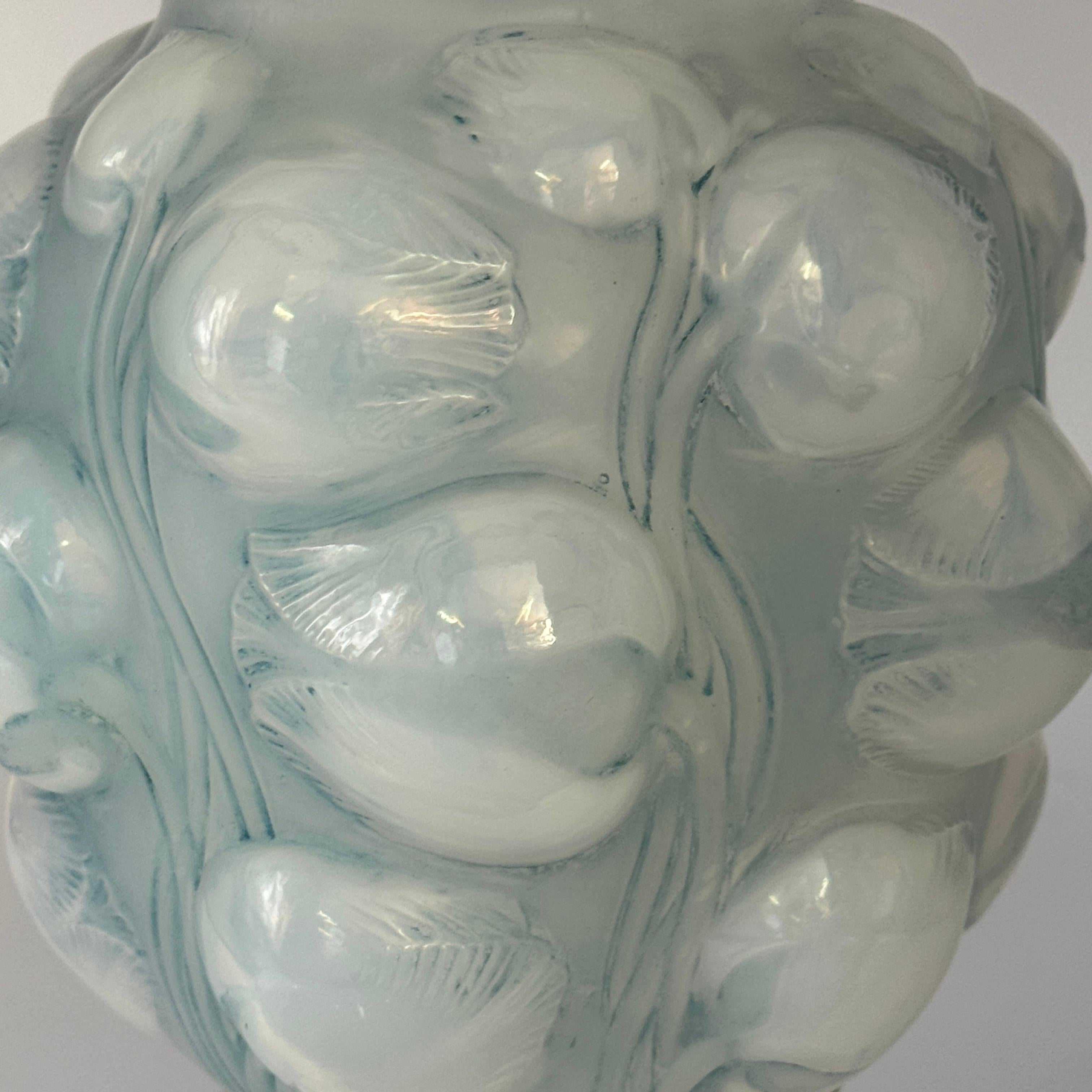 A R.Lalique Art Déco Tulip Vase For Sale 5
