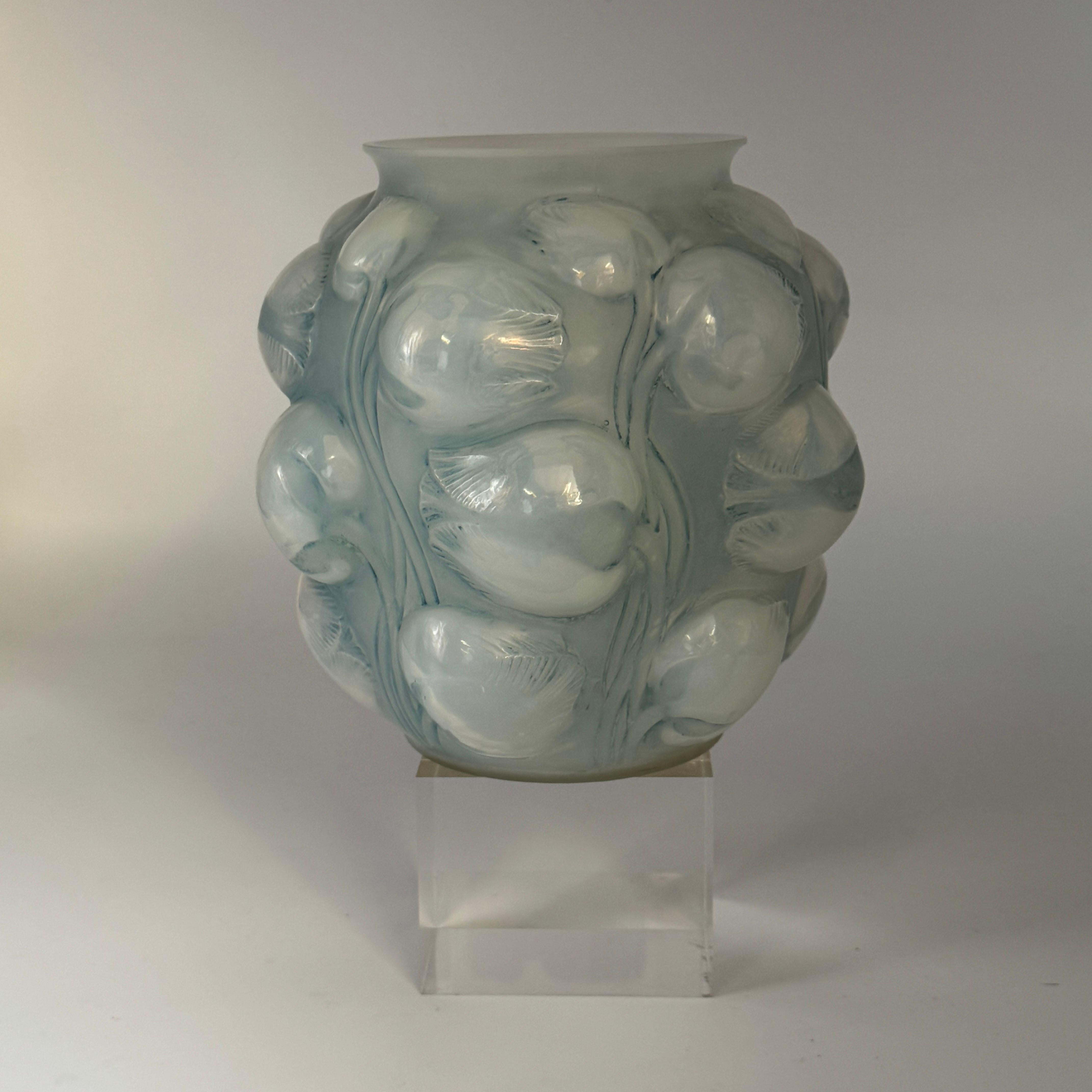 Molded A R.Lalique Art Déco Tulip Vase For Sale