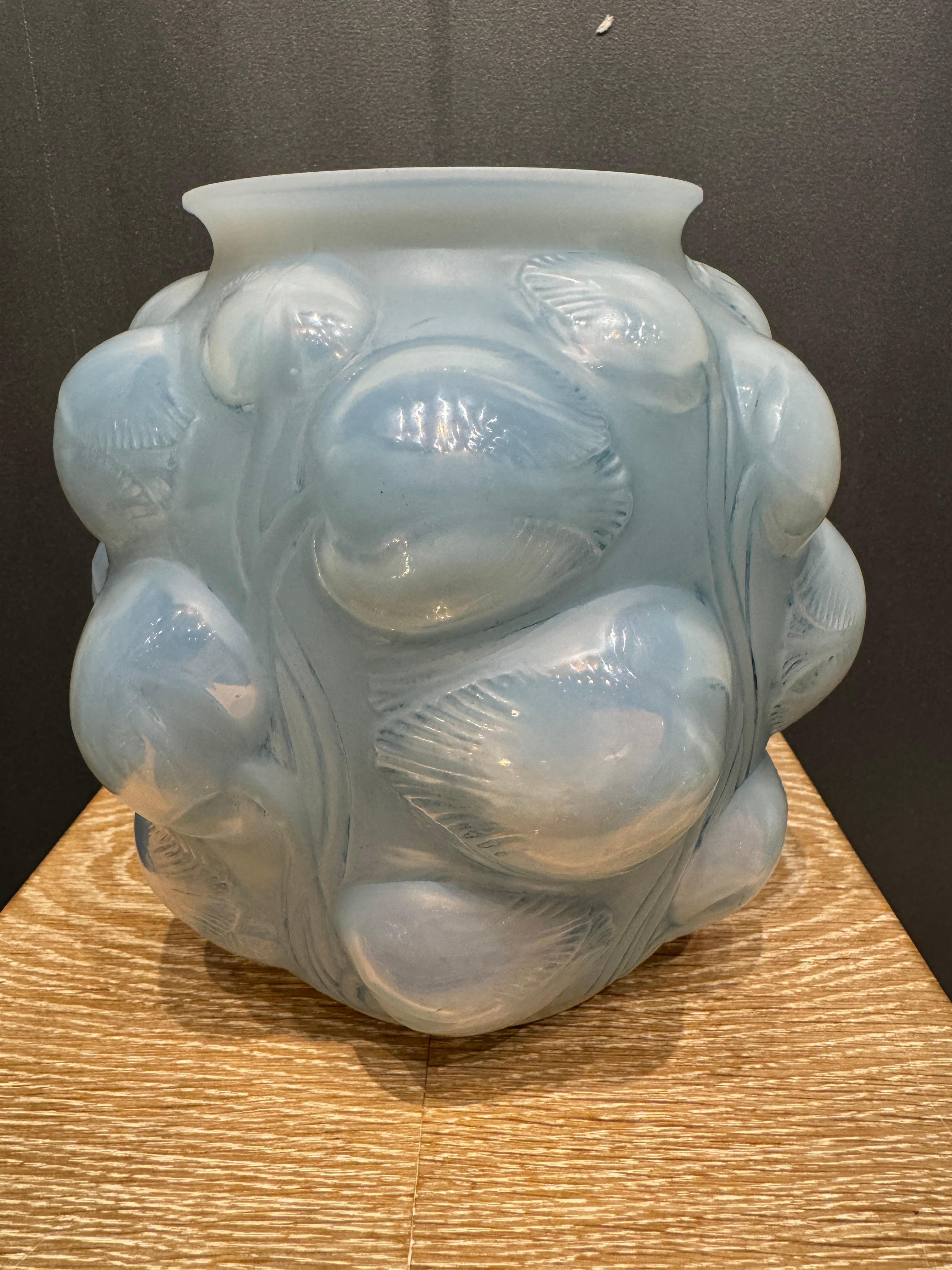 Jarrón Tulipán Art Déco R.Lalique Moldeado en venta