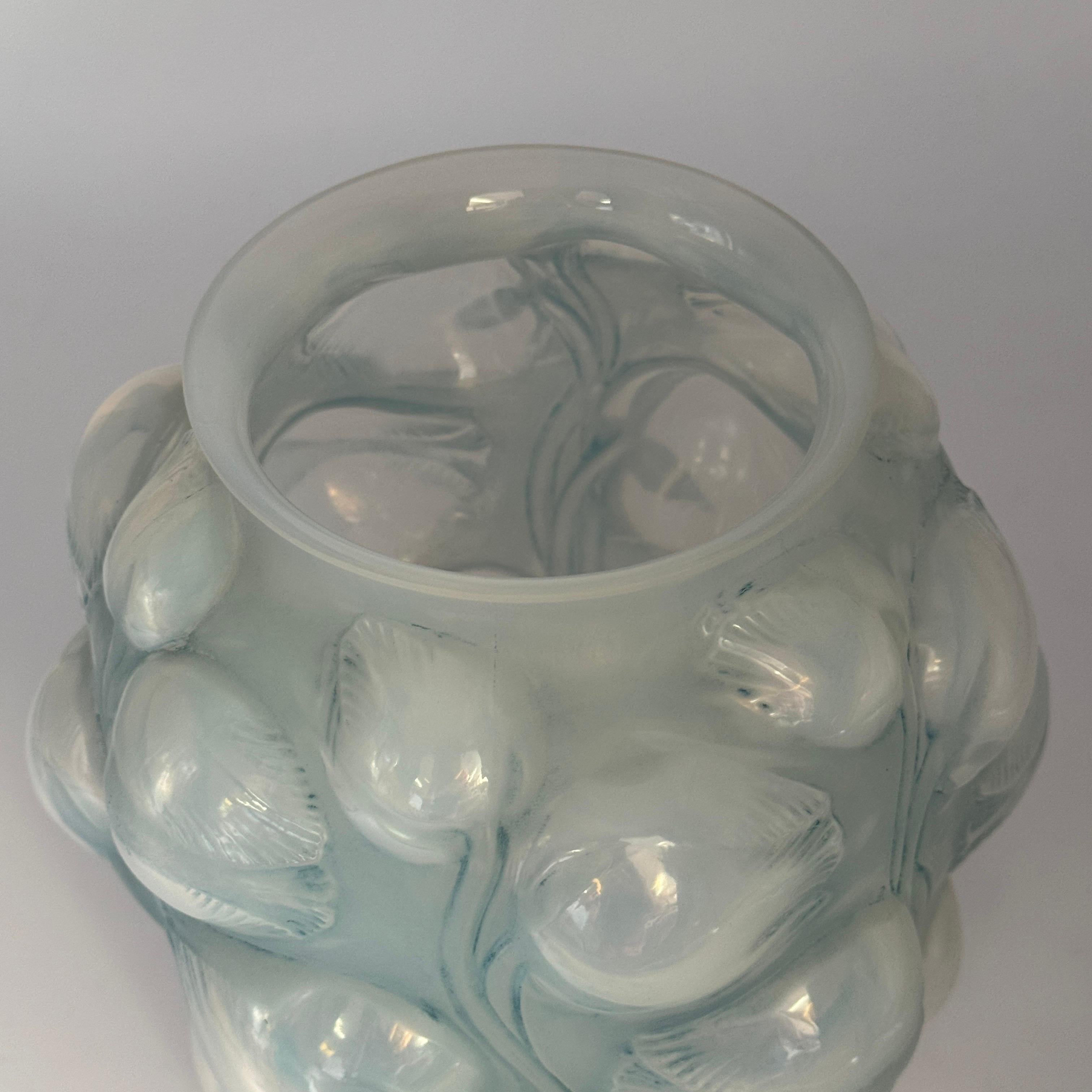 A R.Lalique Art Déco Tulip Vase For Sale 1