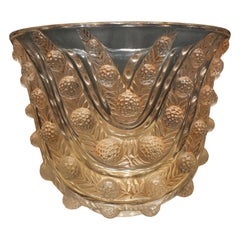 Un vaso in vetro Vichy in stile Art Déco di R. Lalique
