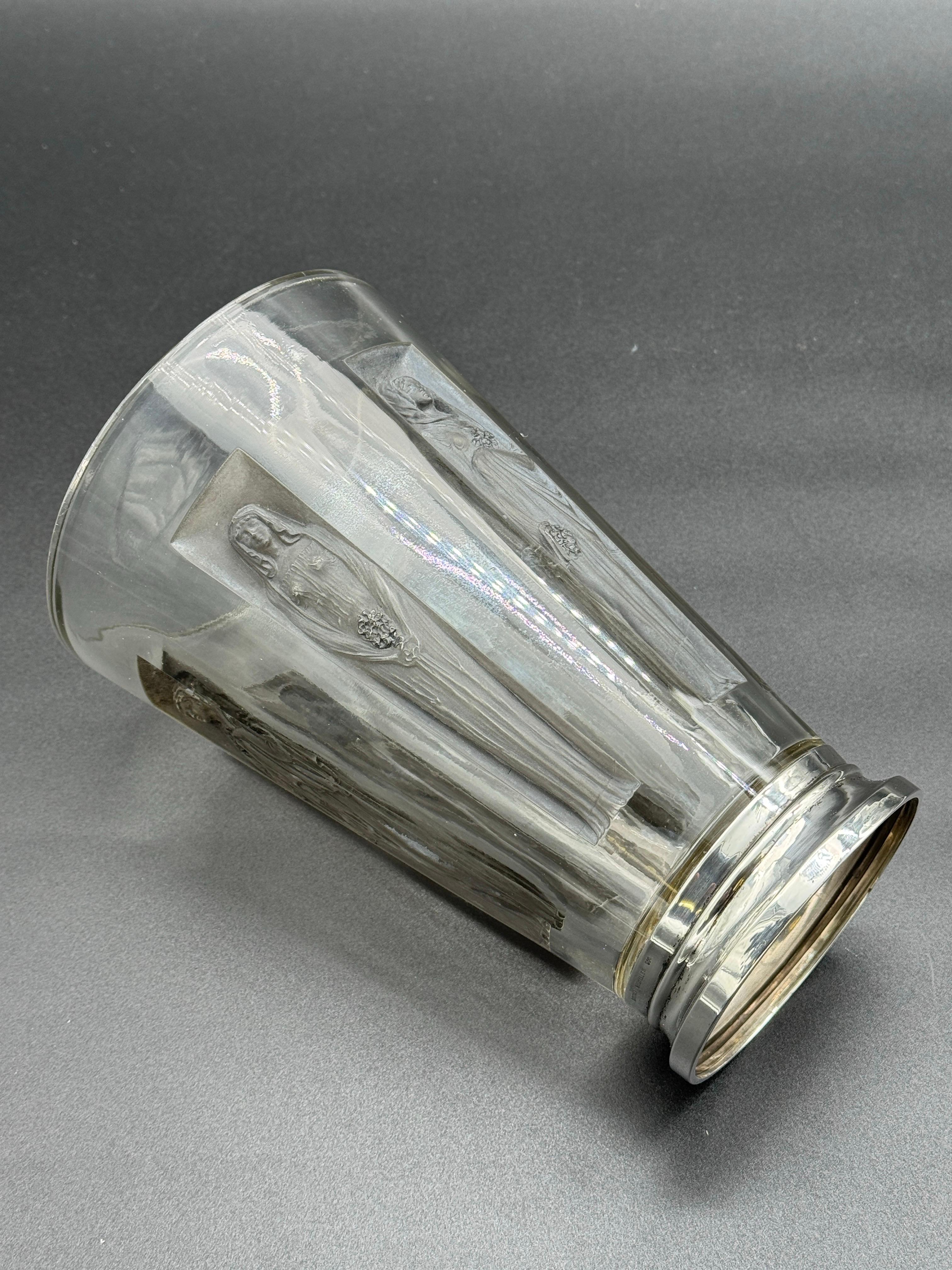 Un vaso di vetro Art Nouveau di Lalique con 6 figure. in vendita 8