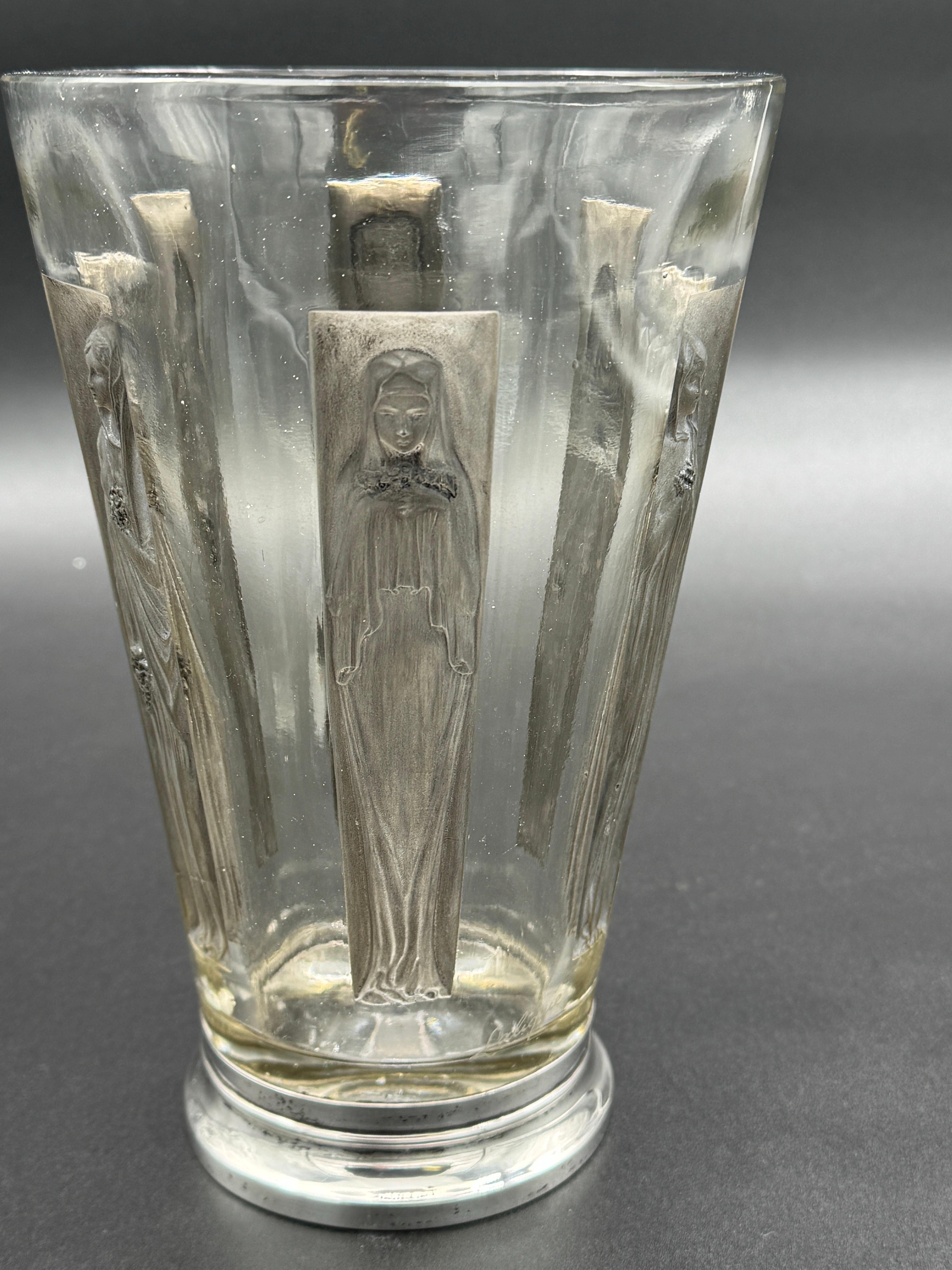 Un vaso di vetro Art Nouveau di Lalique con 6 figure. in vendita 1