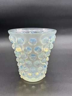 A R.Lalique Bamako Art Déco opalescent Glass Vase .