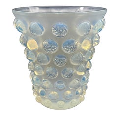 A R.Lalique Bamako Art Déco opalescent Glass Vase .