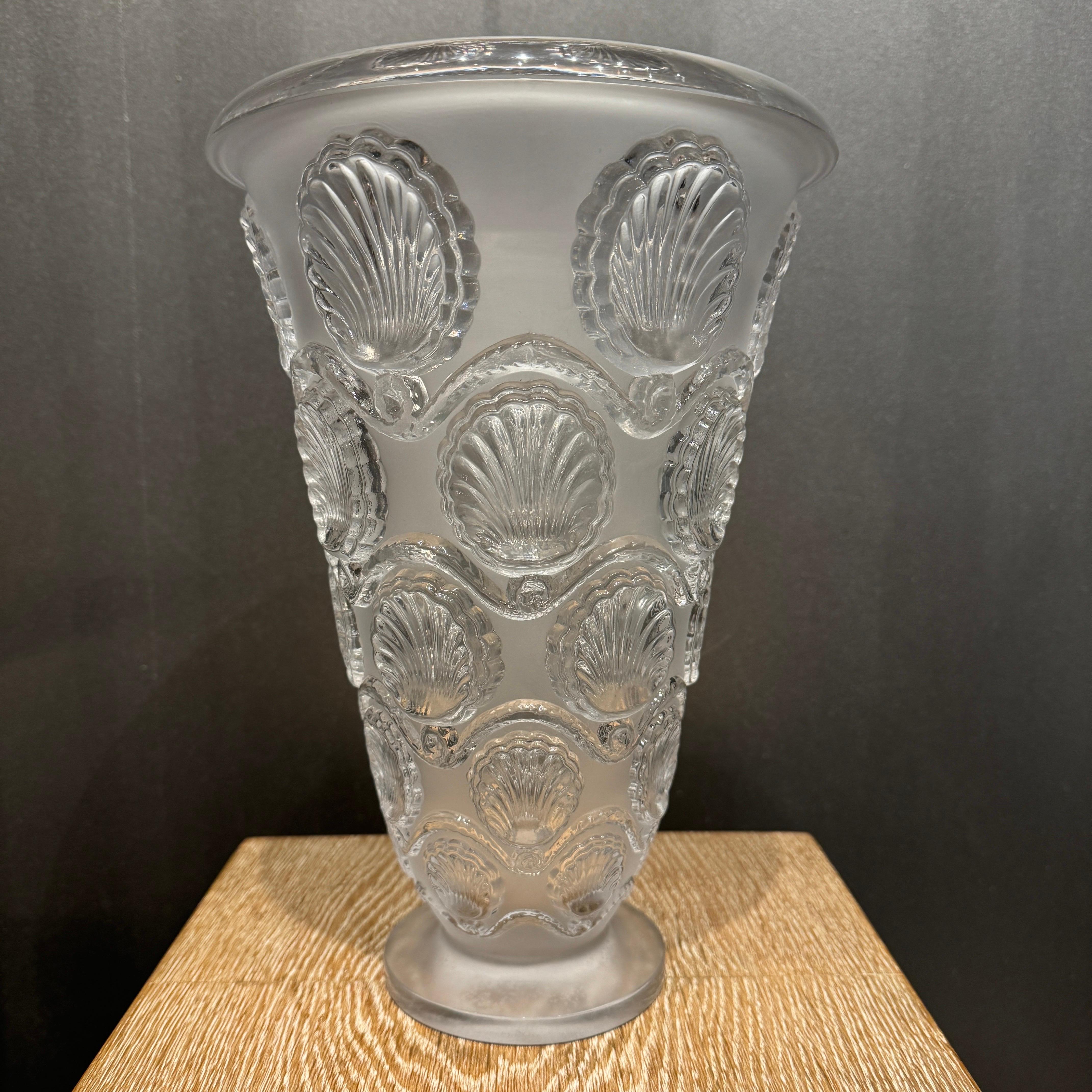 Art Déco Un vaso di vetro R.Lalique Cancale in vendita