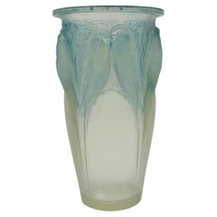 A R.Lalique Ceylan Vase in Opalescent Glass