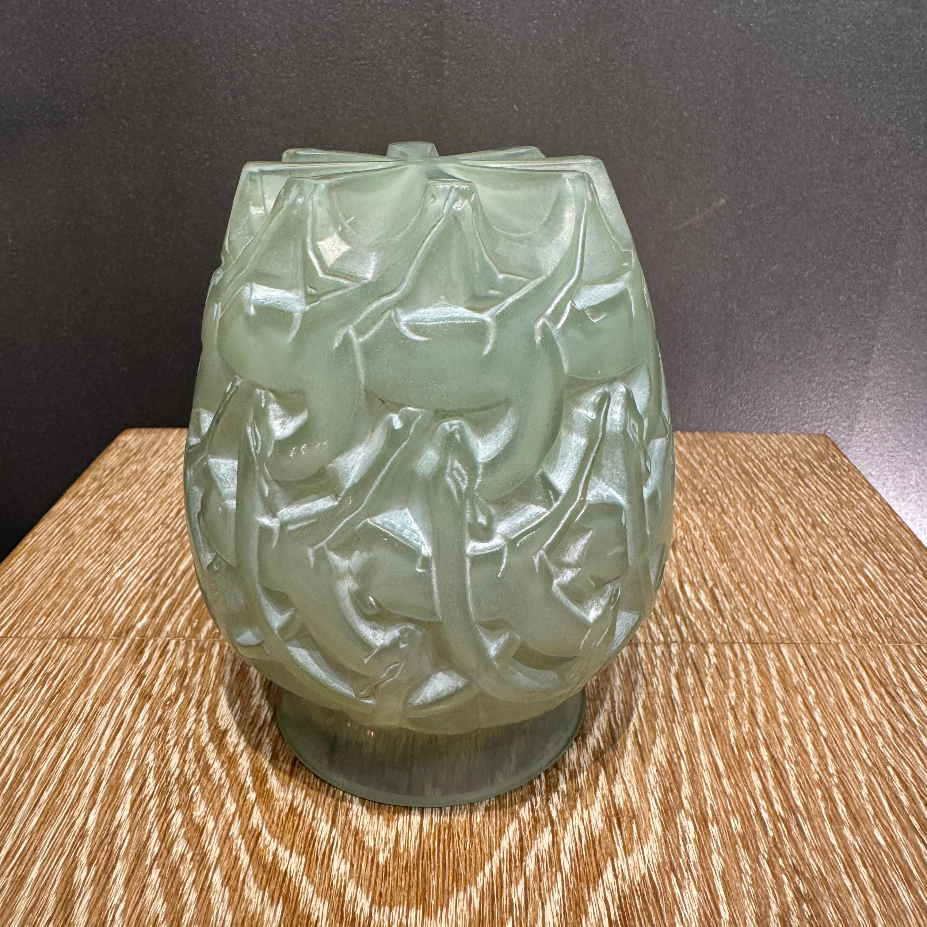 Un vaso colorato Chamois Céladon di R.Lalique in vendita 5