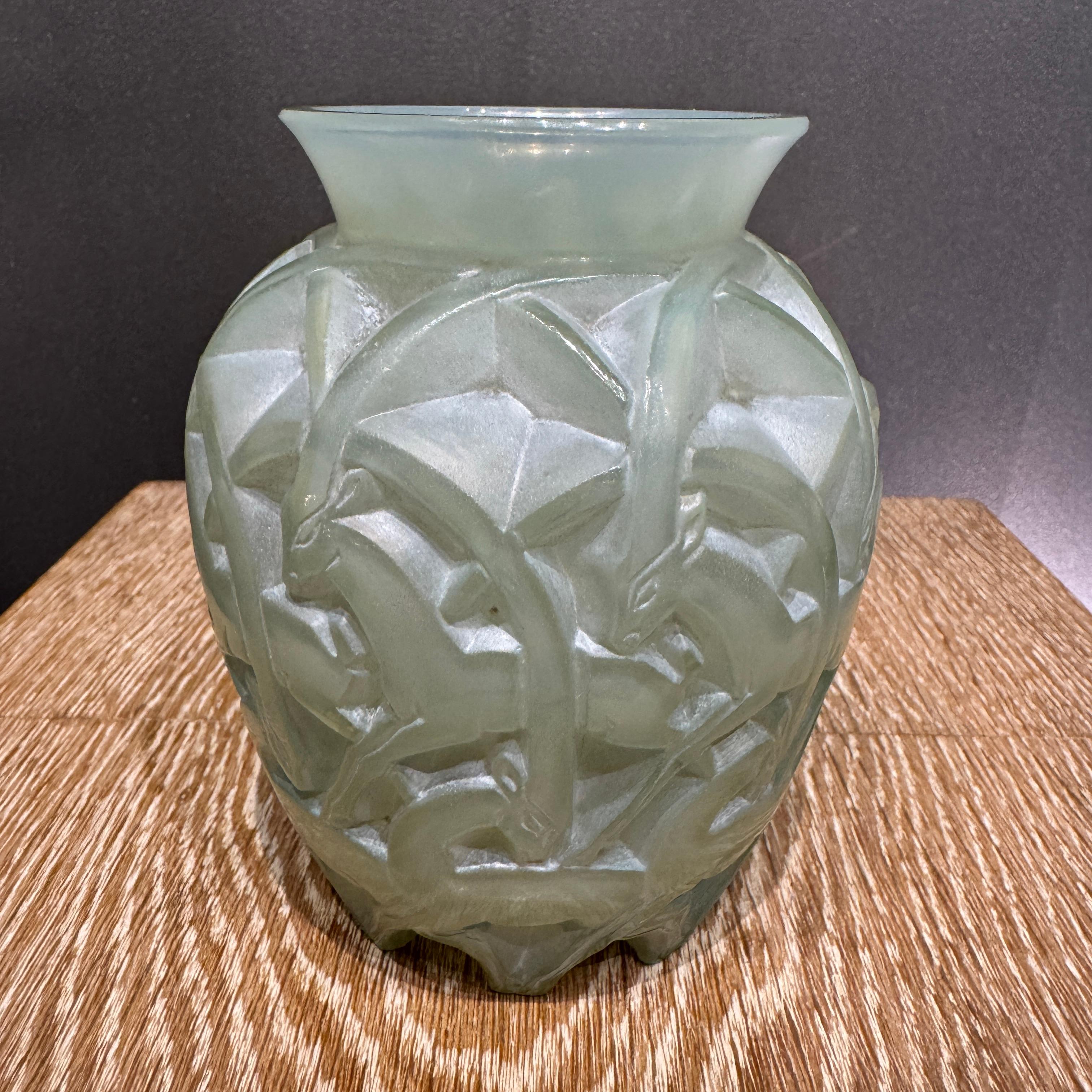 Un vaso colorato Chamois Céladon di R.Lalique in vendita 1