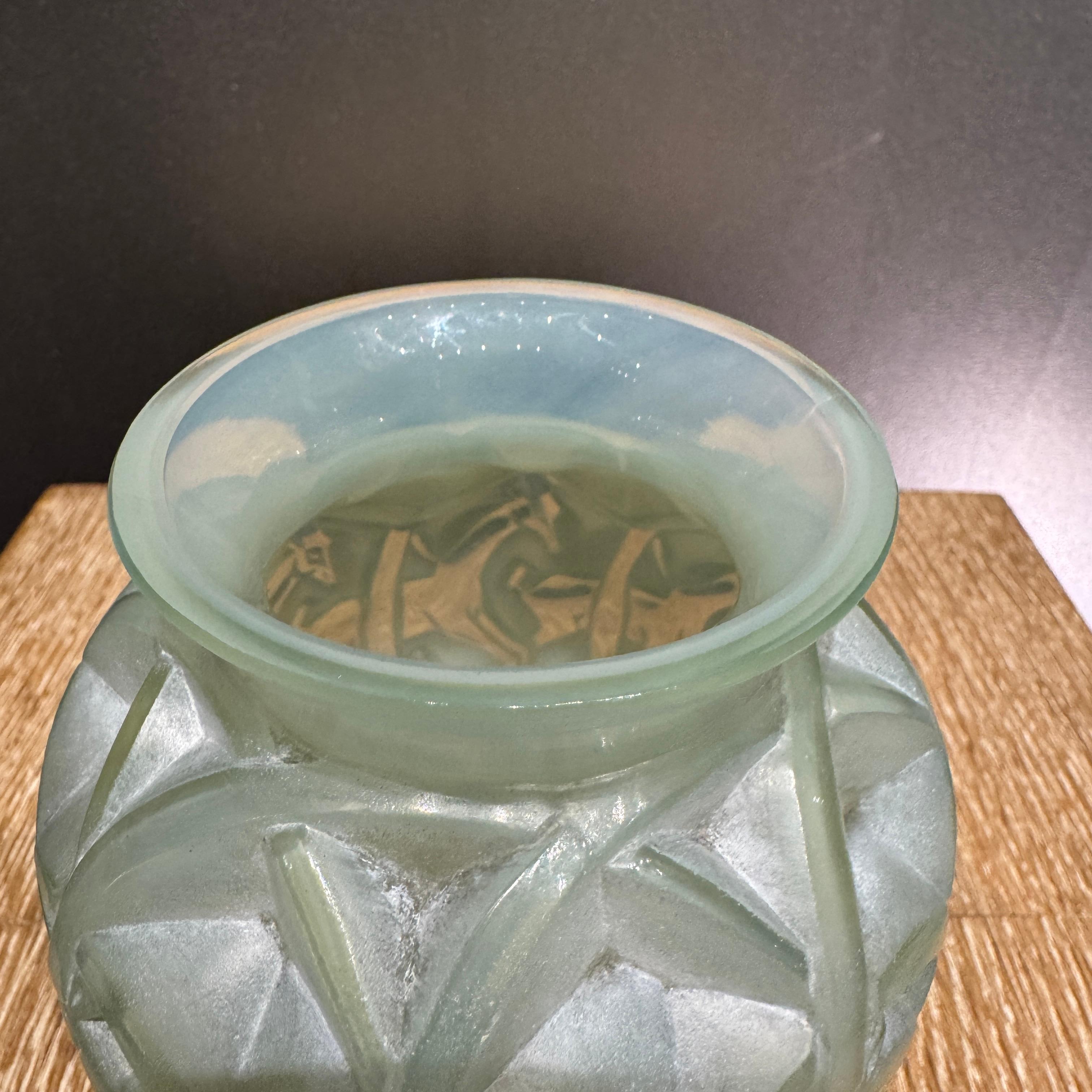 Un vaso colorato Chamois Céladon di R.Lalique in vendita 2