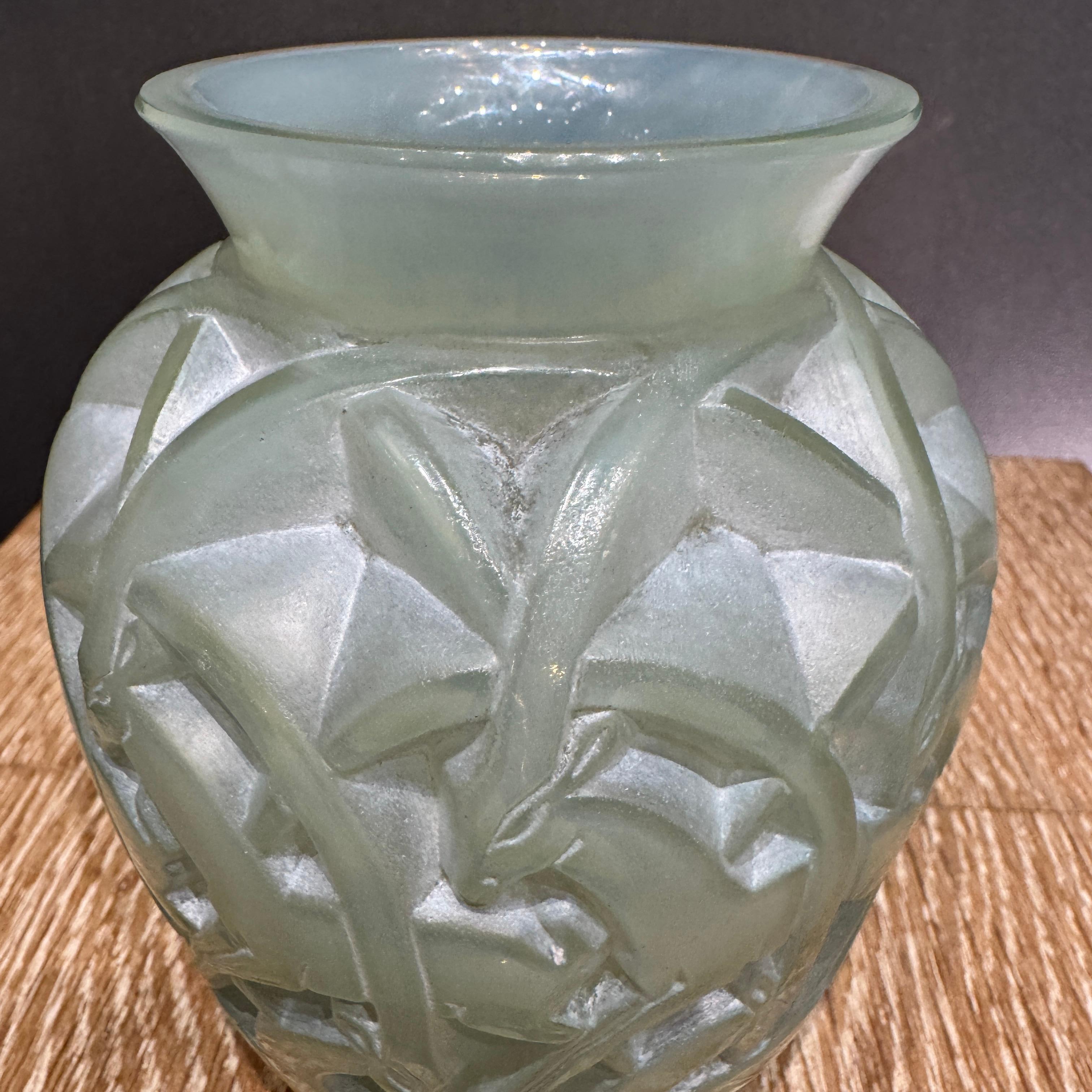 Un vaso colorato Chamois Céladon di R.Lalique in vendita 3