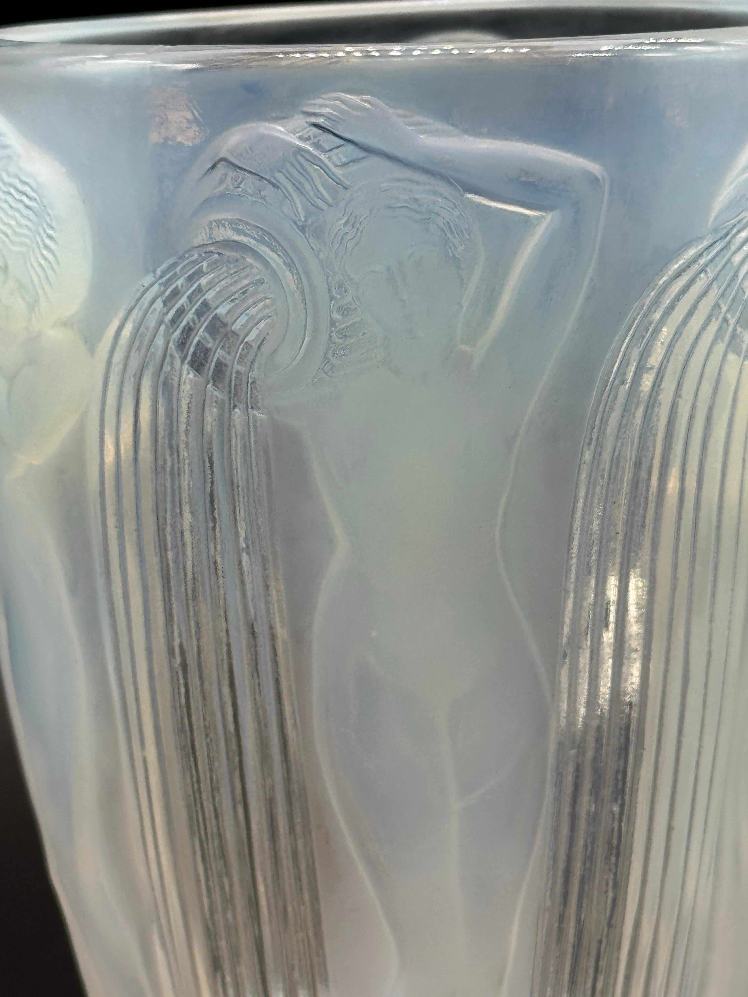 Inizio XX secolo Un vaso di vetro R&R ART Lalique Danaïdes Art Déco in vendita