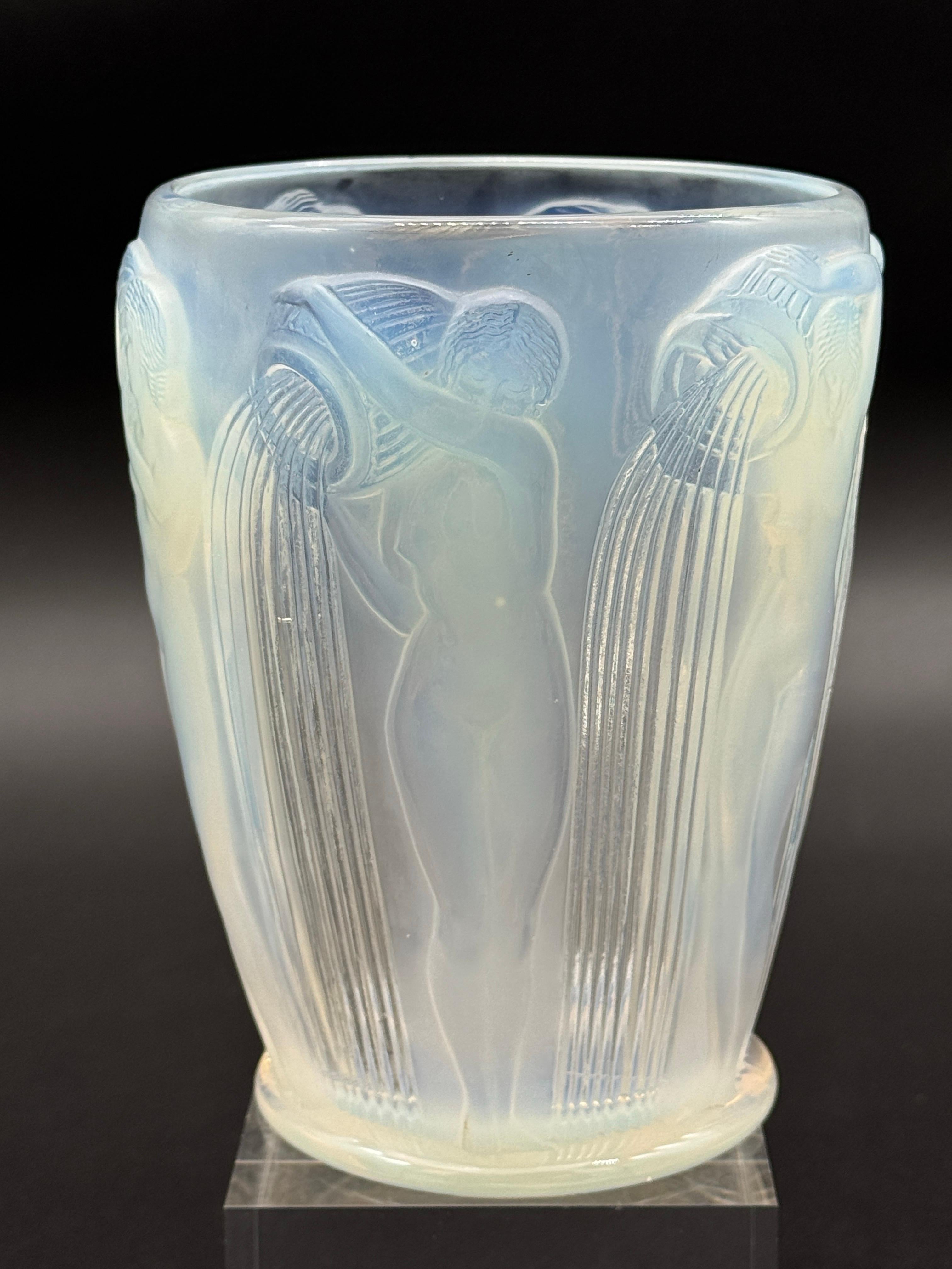 Vetro Un vaso di vetro R&R ART Lalique Danaïdes Art Déco in vendita