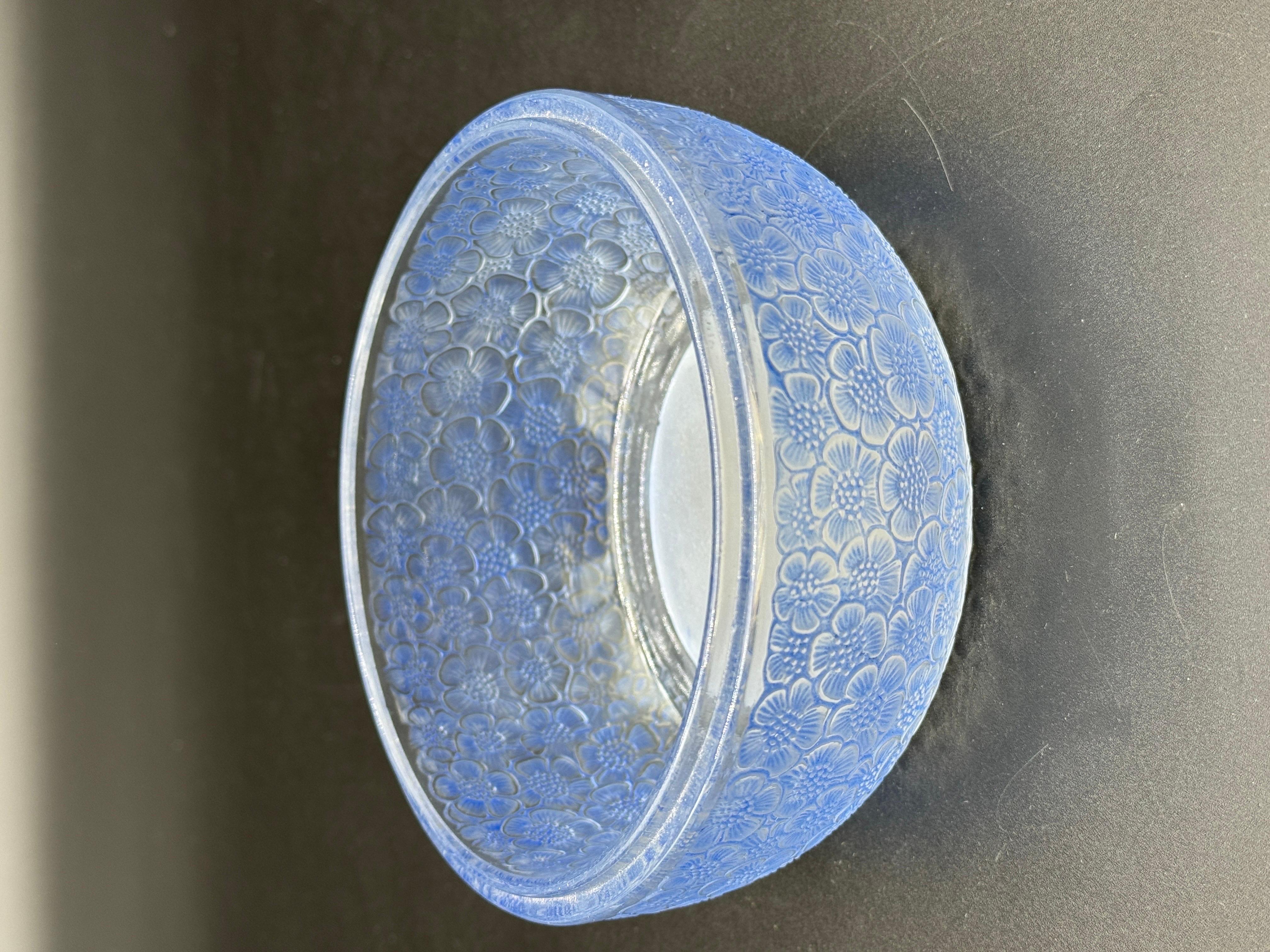 A R.Lalique Eglantines Art Deco Glass Boxes In Excellent Condition In SAINT-OUEN-SUR-SEINE, FR