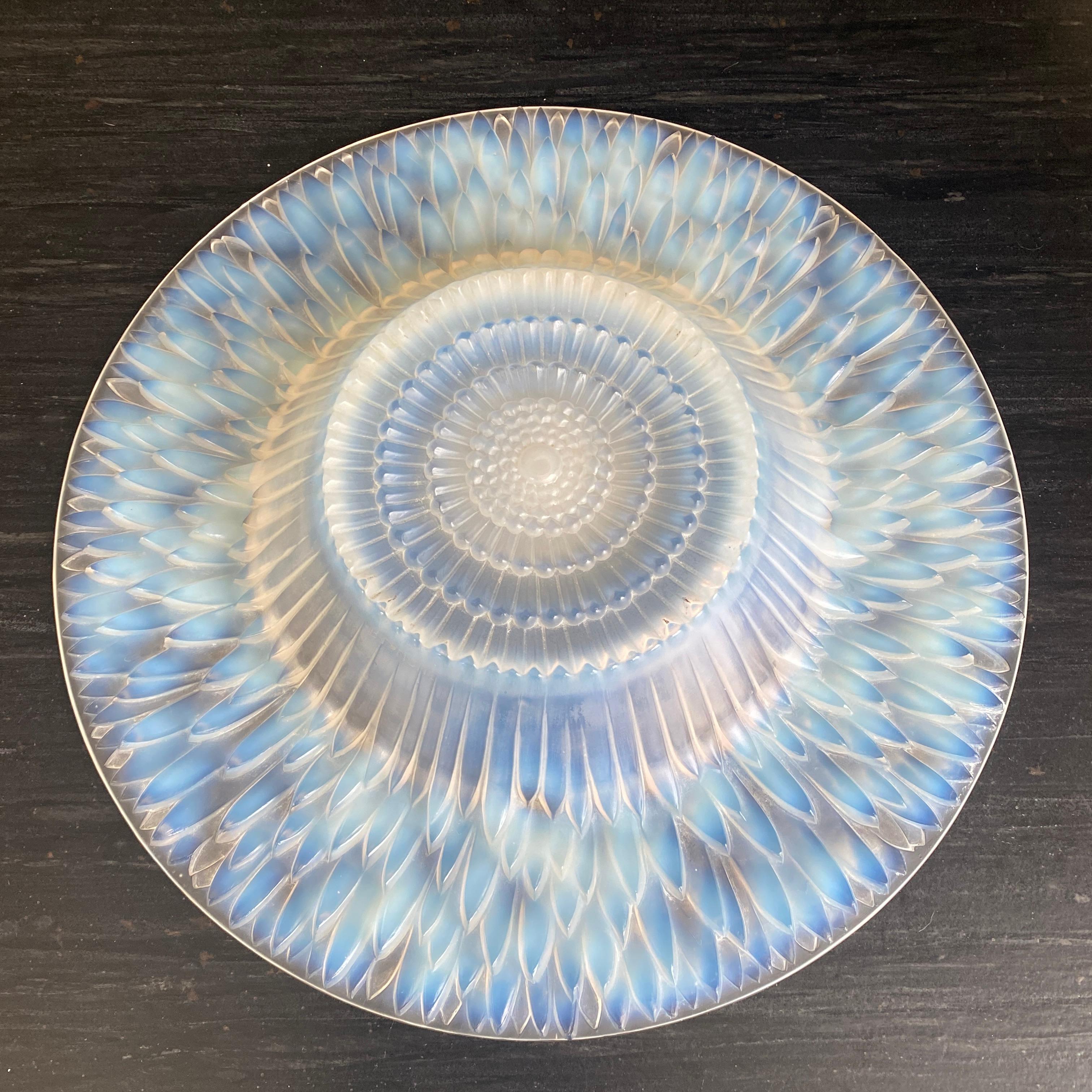 Mid-20th Century A R.Lalique  Flora  Bella plate in Opalescent glass For Sale