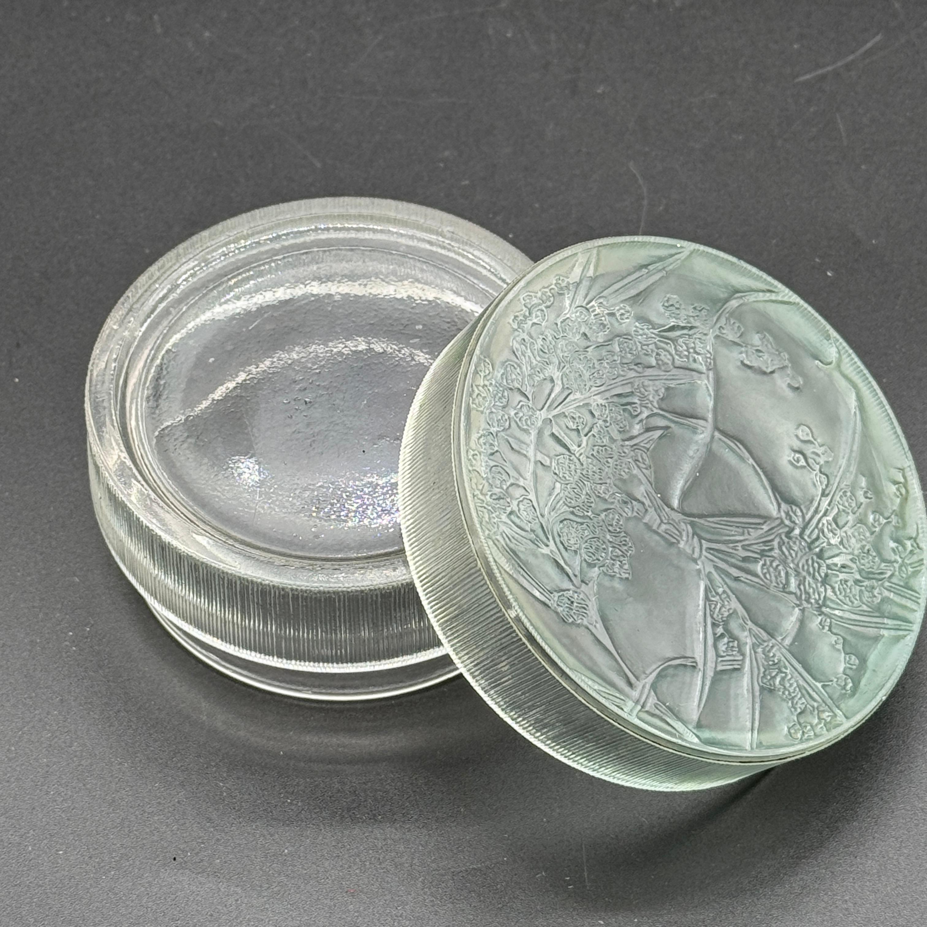 Stampato Una scatola di vetro R.Lalique per il profumo Aris in vendita