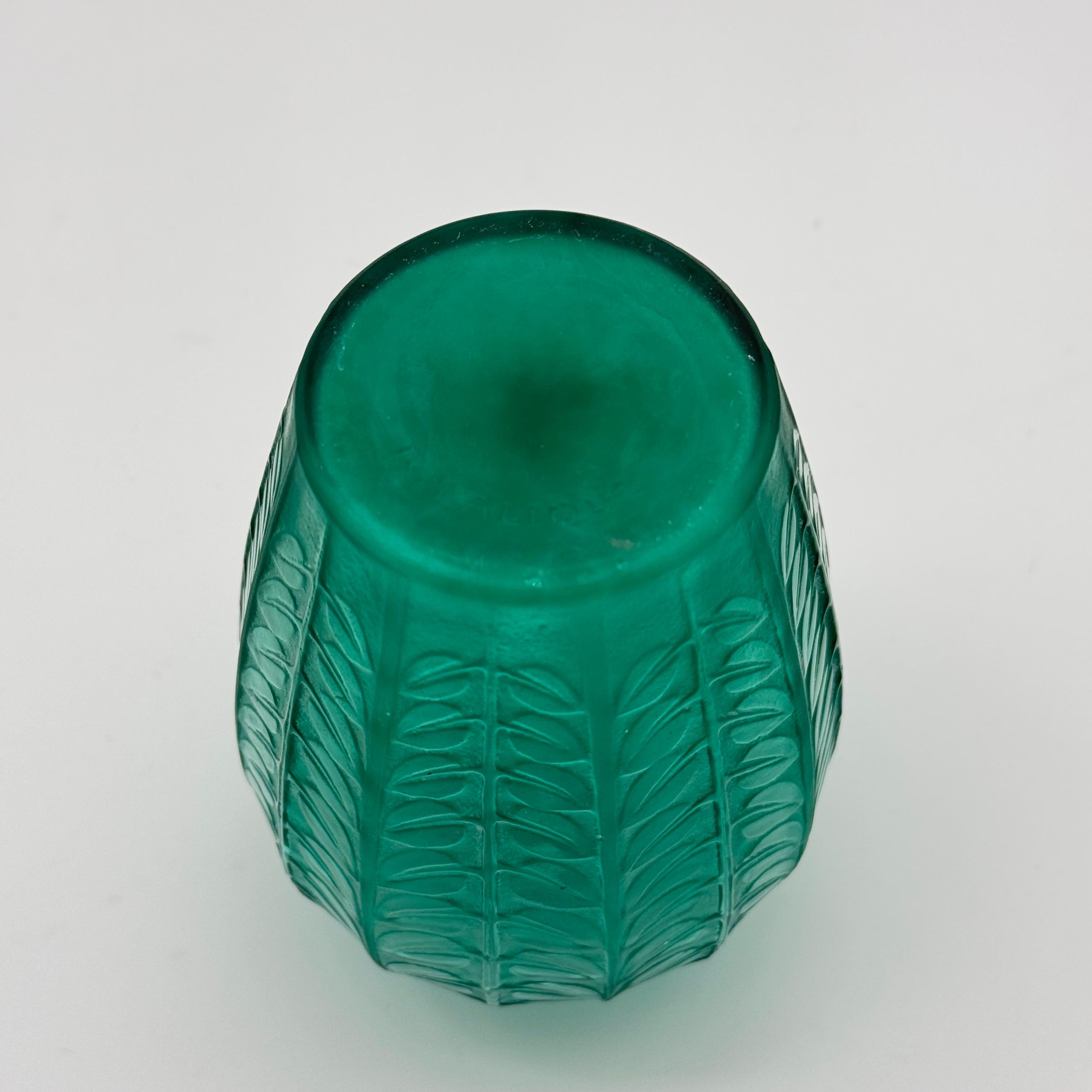 A R.Lalique Green Art Déco Tournai Vase 6
