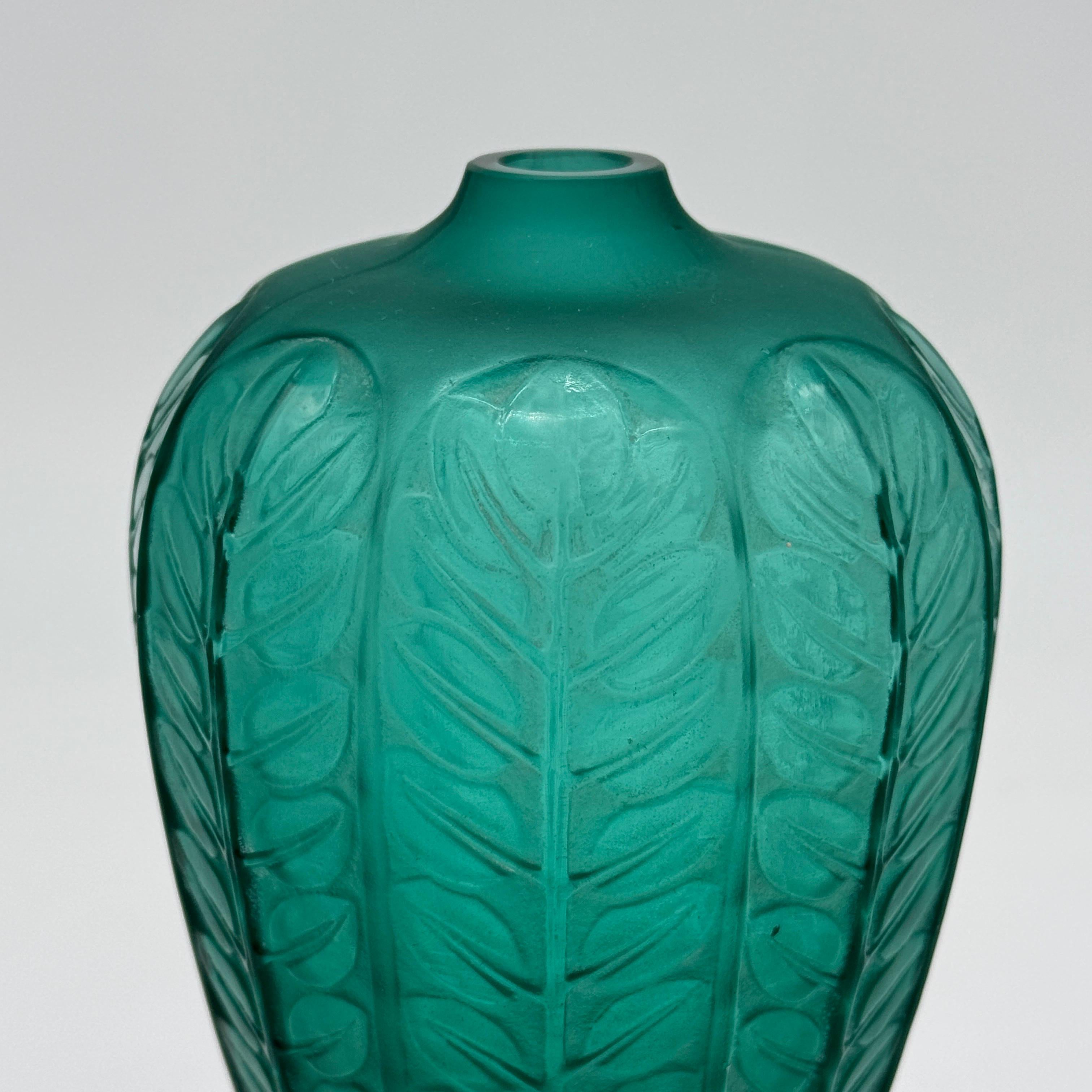 French A R.Lalique Green Art Déco Tournai Vase