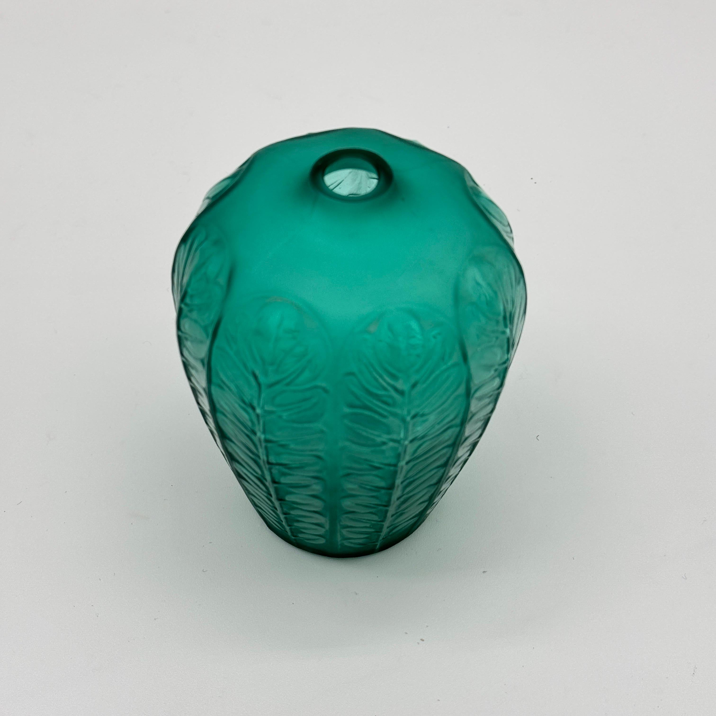 Molded A R.Lalique Green Art Déco Tournai Vase