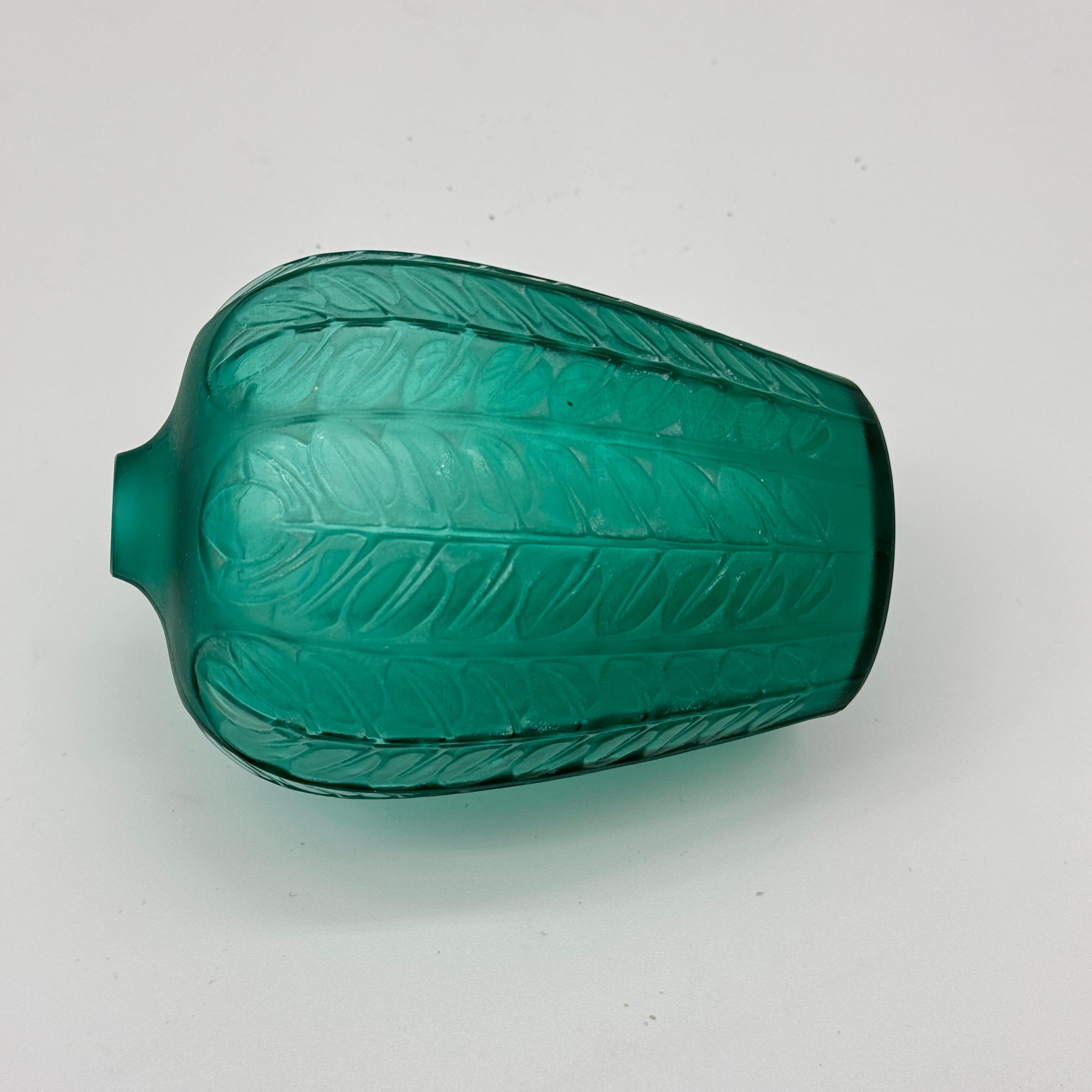 A R.Lalique Green Art Déco Tournai Vase 1